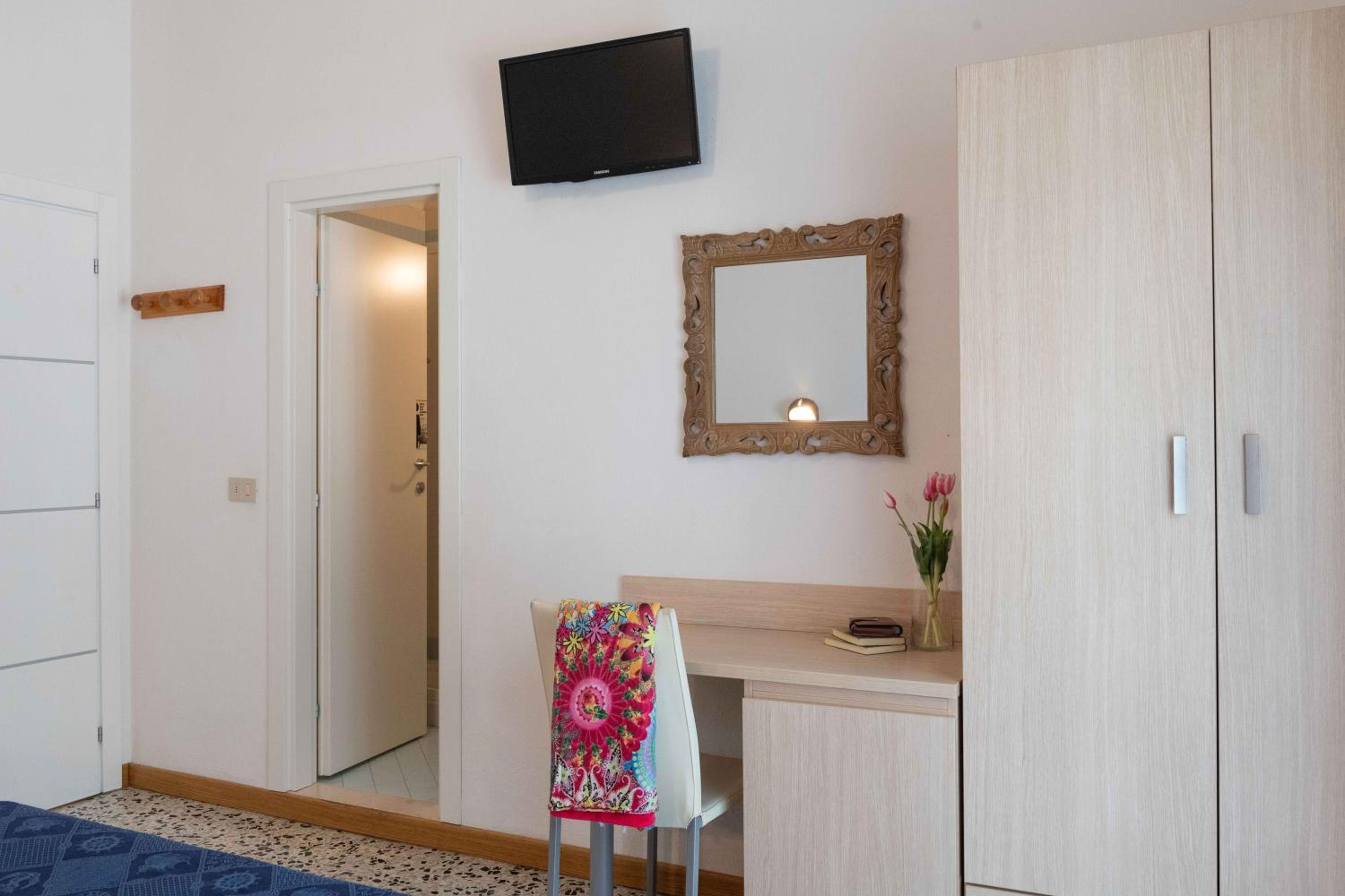 Double Room with Balcony - Photo 44