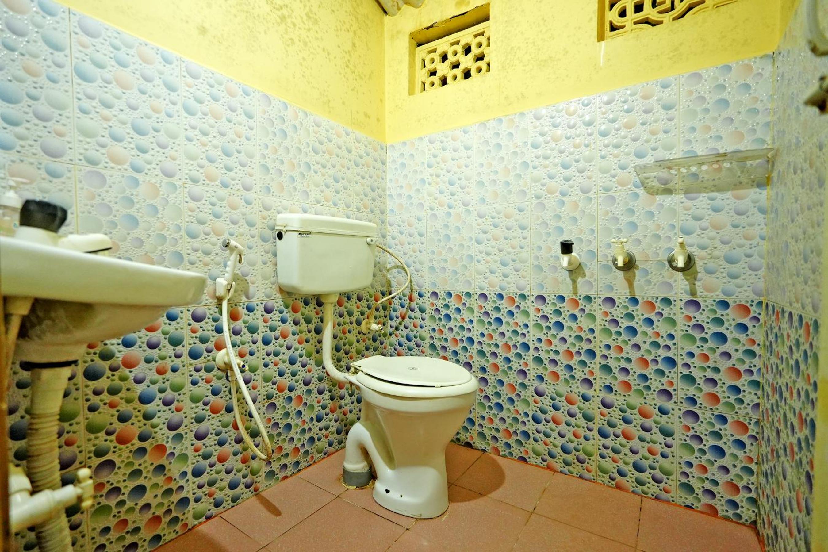 Family Room With Private Bathroom photo 2