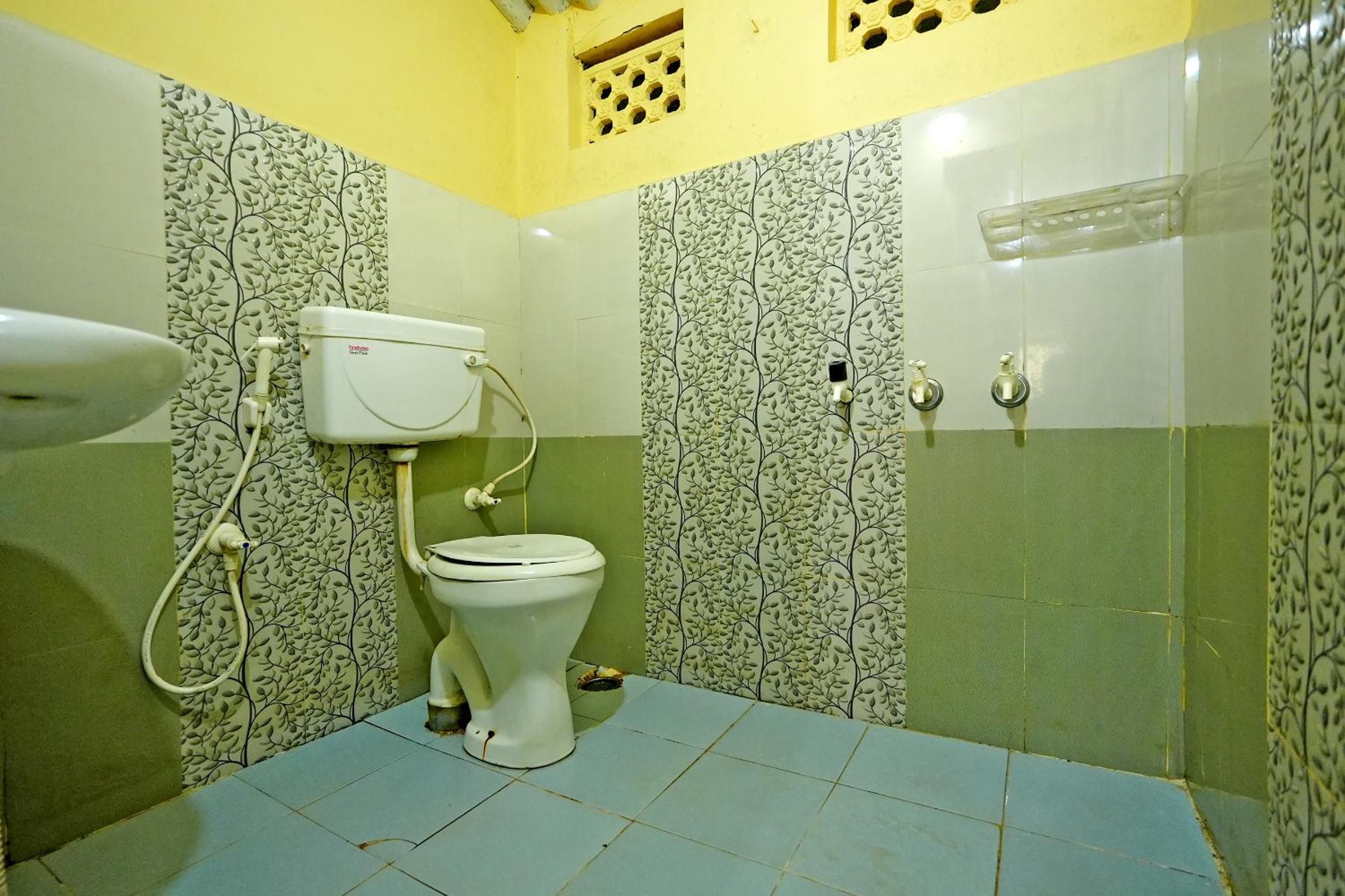 Family Room With Private Bathroom photo 2