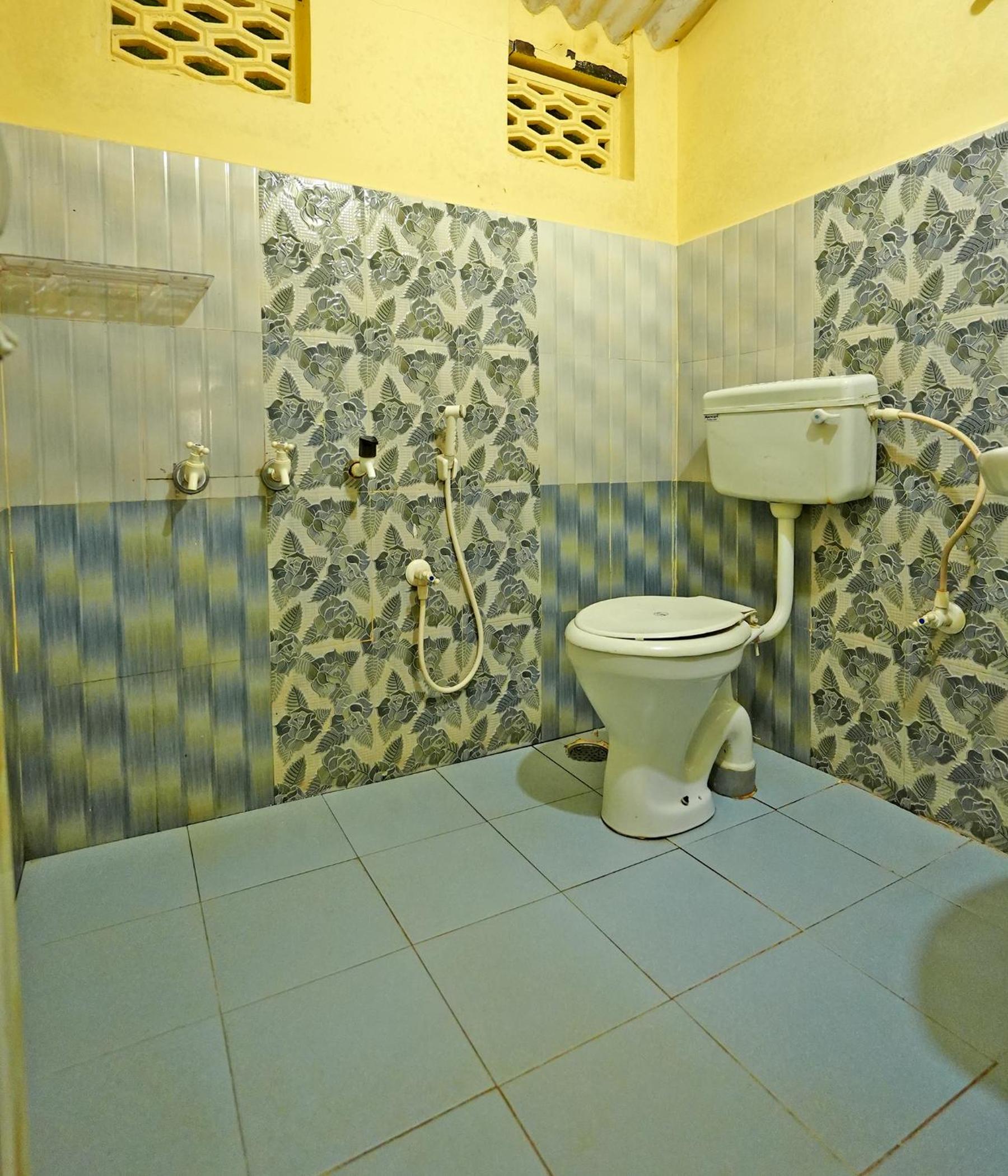 Family Room With Private Bathroom photo 3