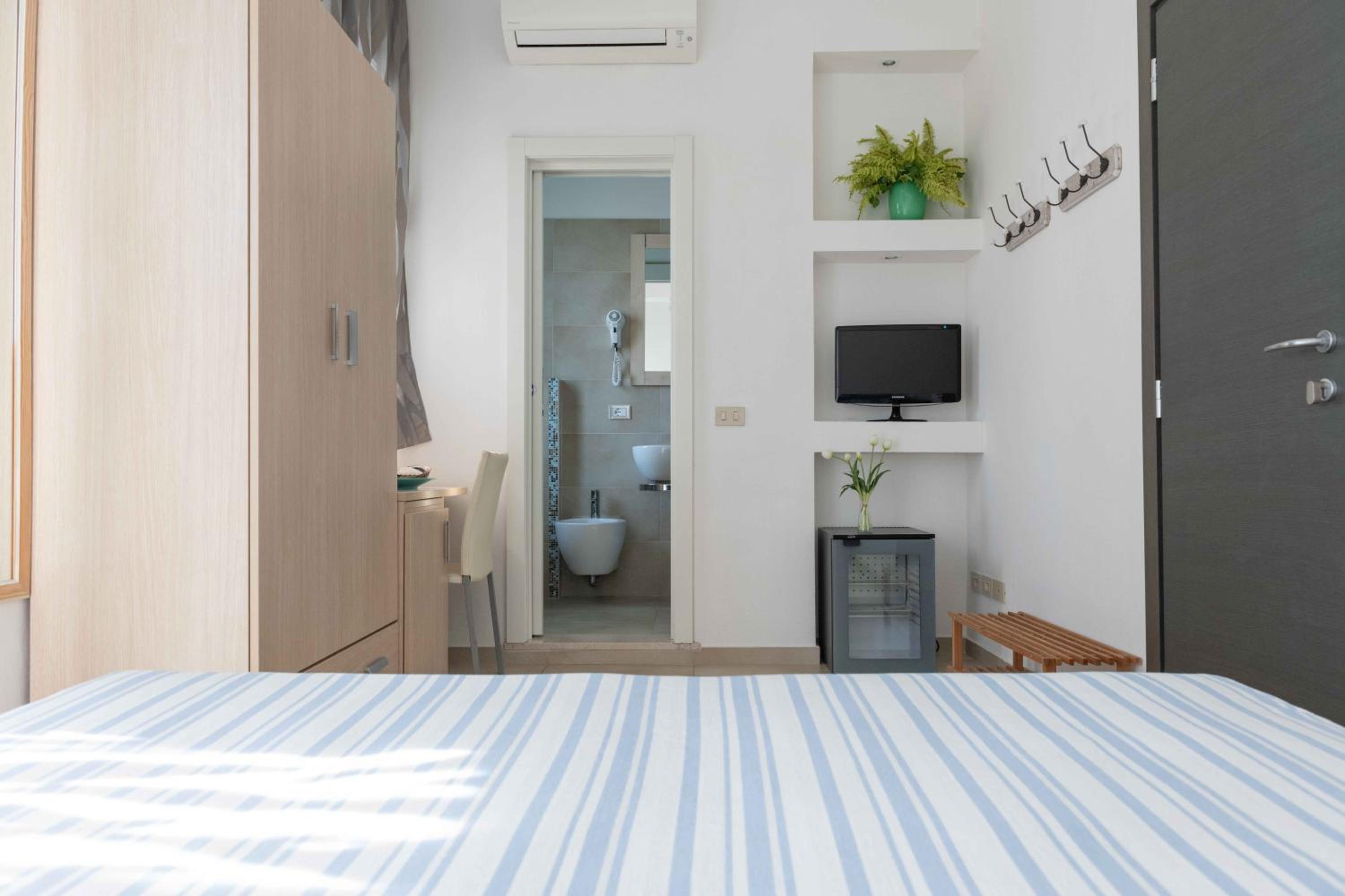 Double Room with Balcony - Photo 36