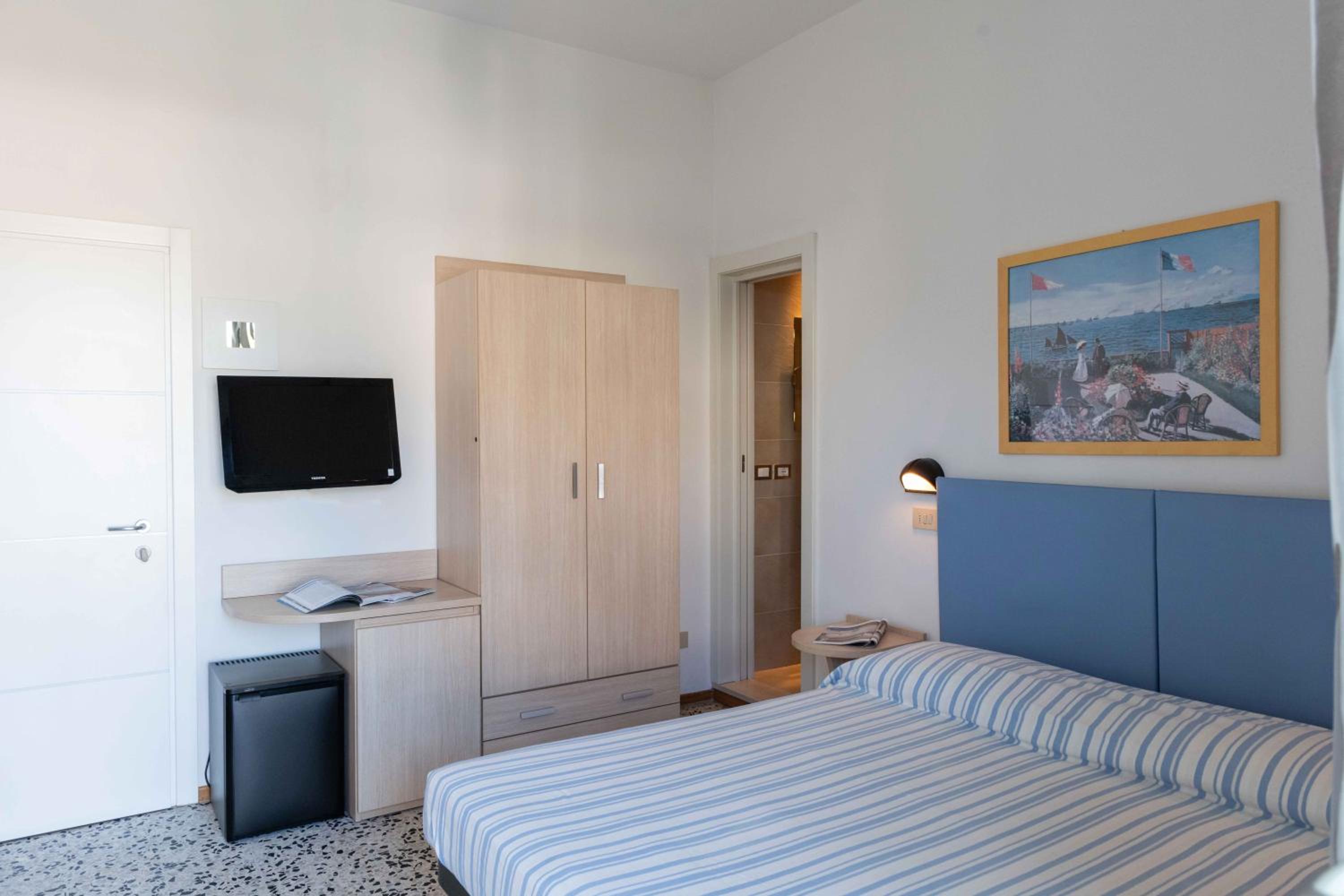 Double Room with Balcony - Photo 22