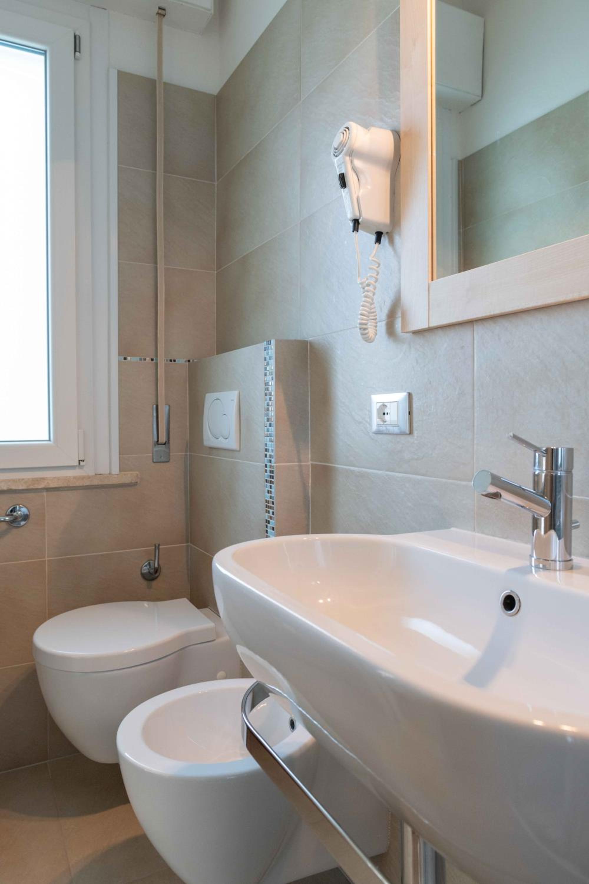 Double Room with Balcony - Photo 28