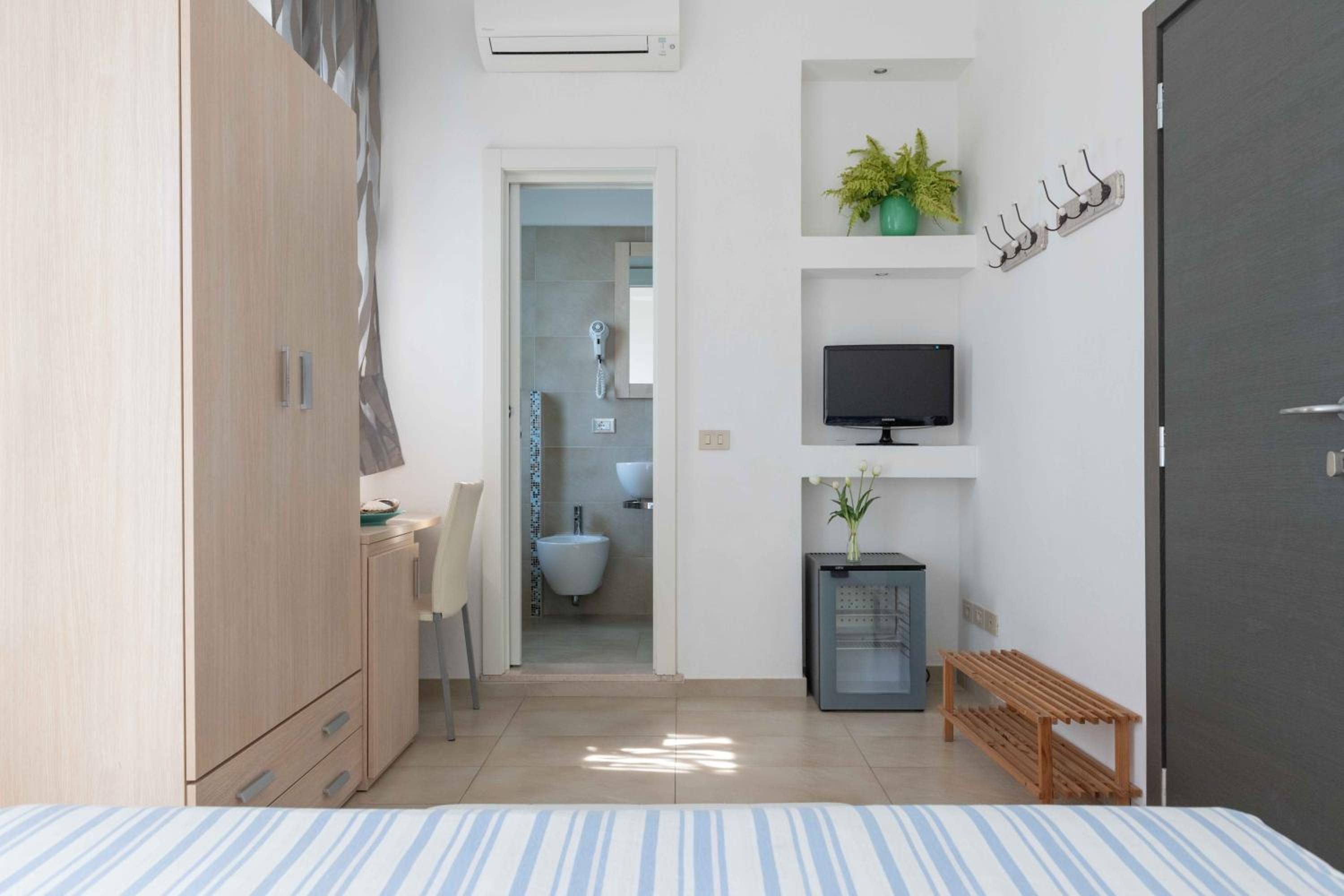 Double Room with Balcony - Photo 37