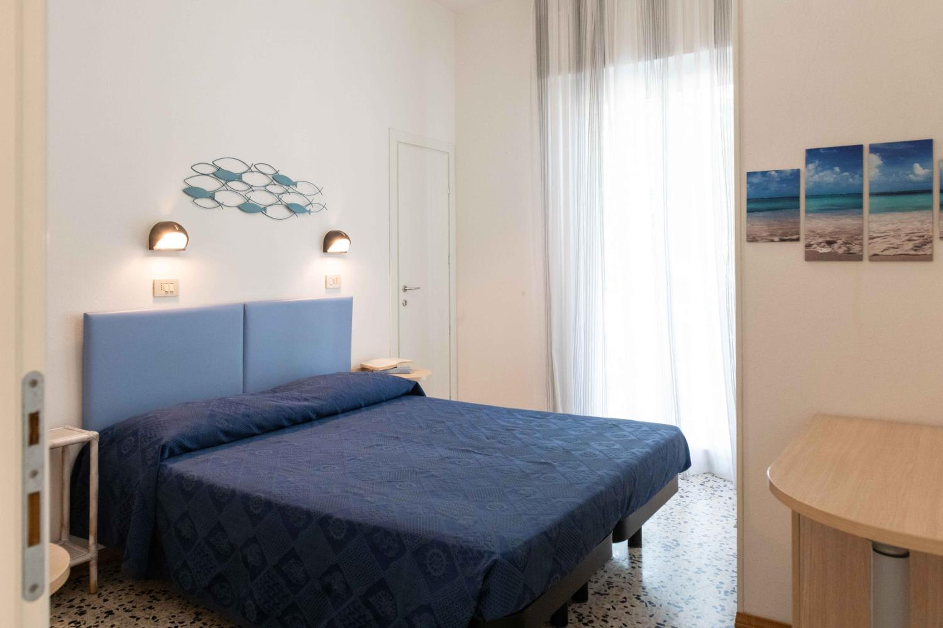 Double Room with Balcony - Photo 7