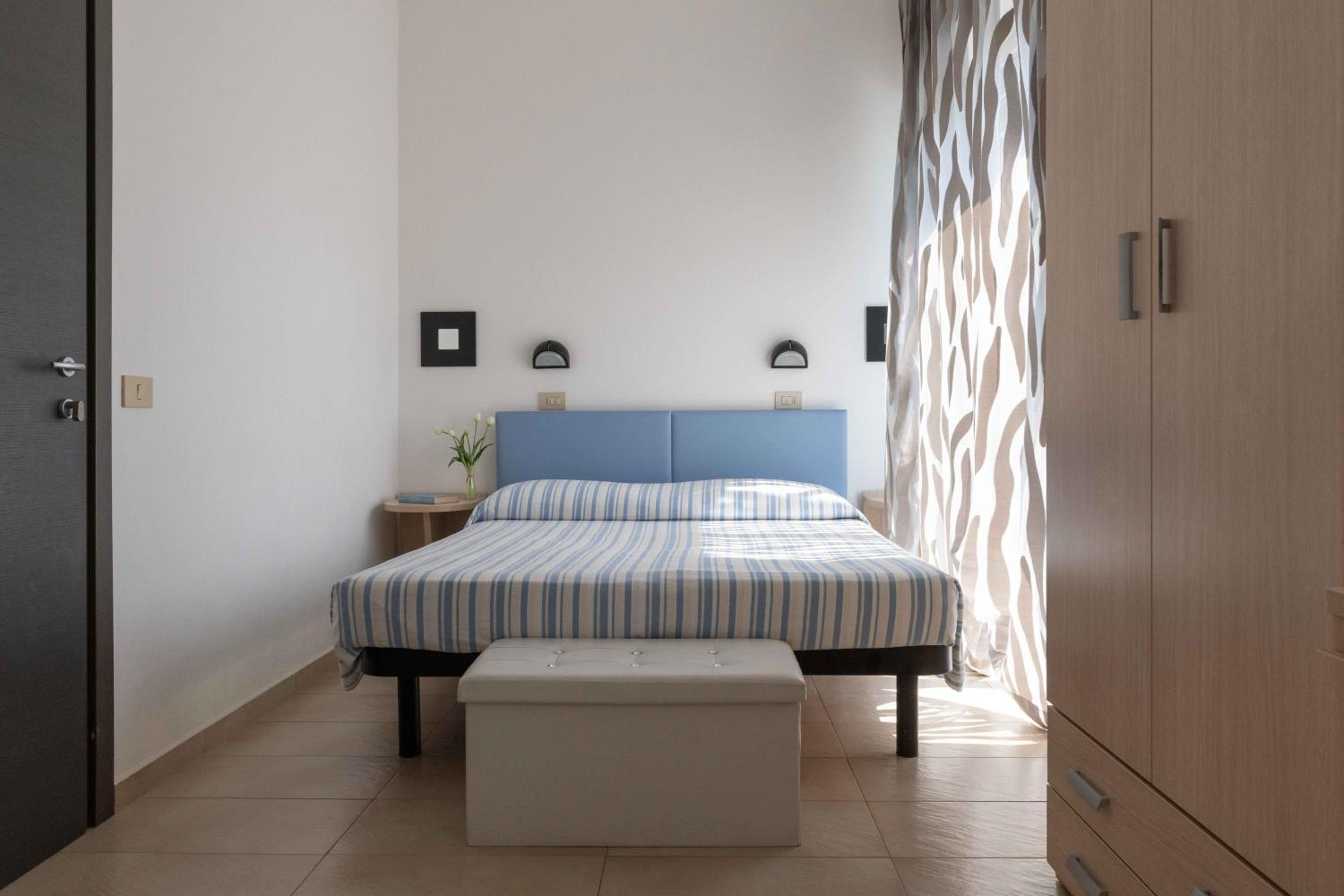 Double Room with Balcony - Photo 35