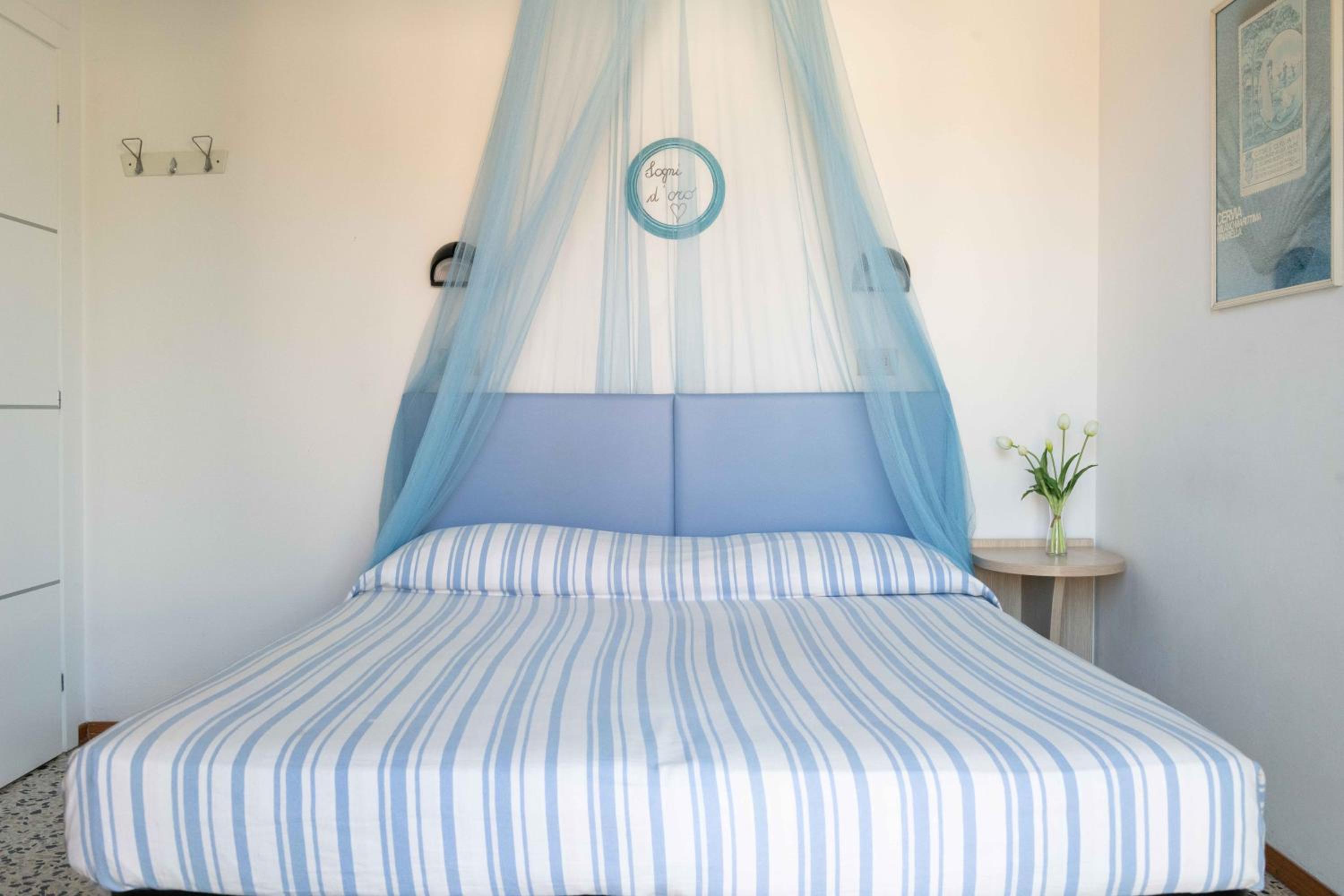 Double Room with Balcony - Photo 6