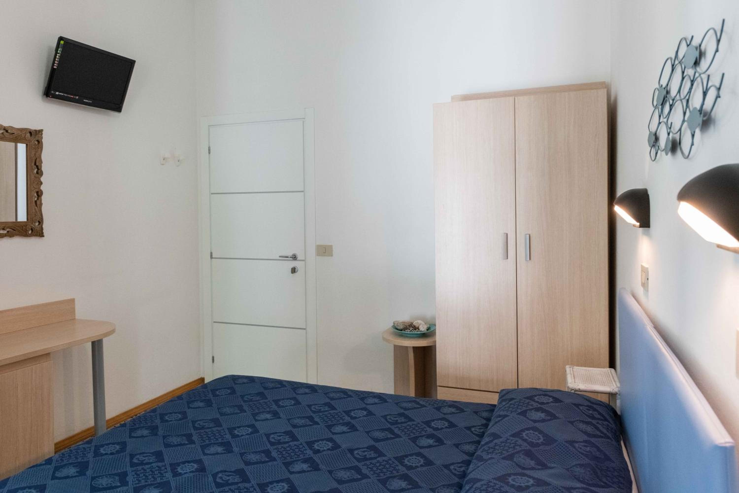 Double Room with Balcony - Photo 20