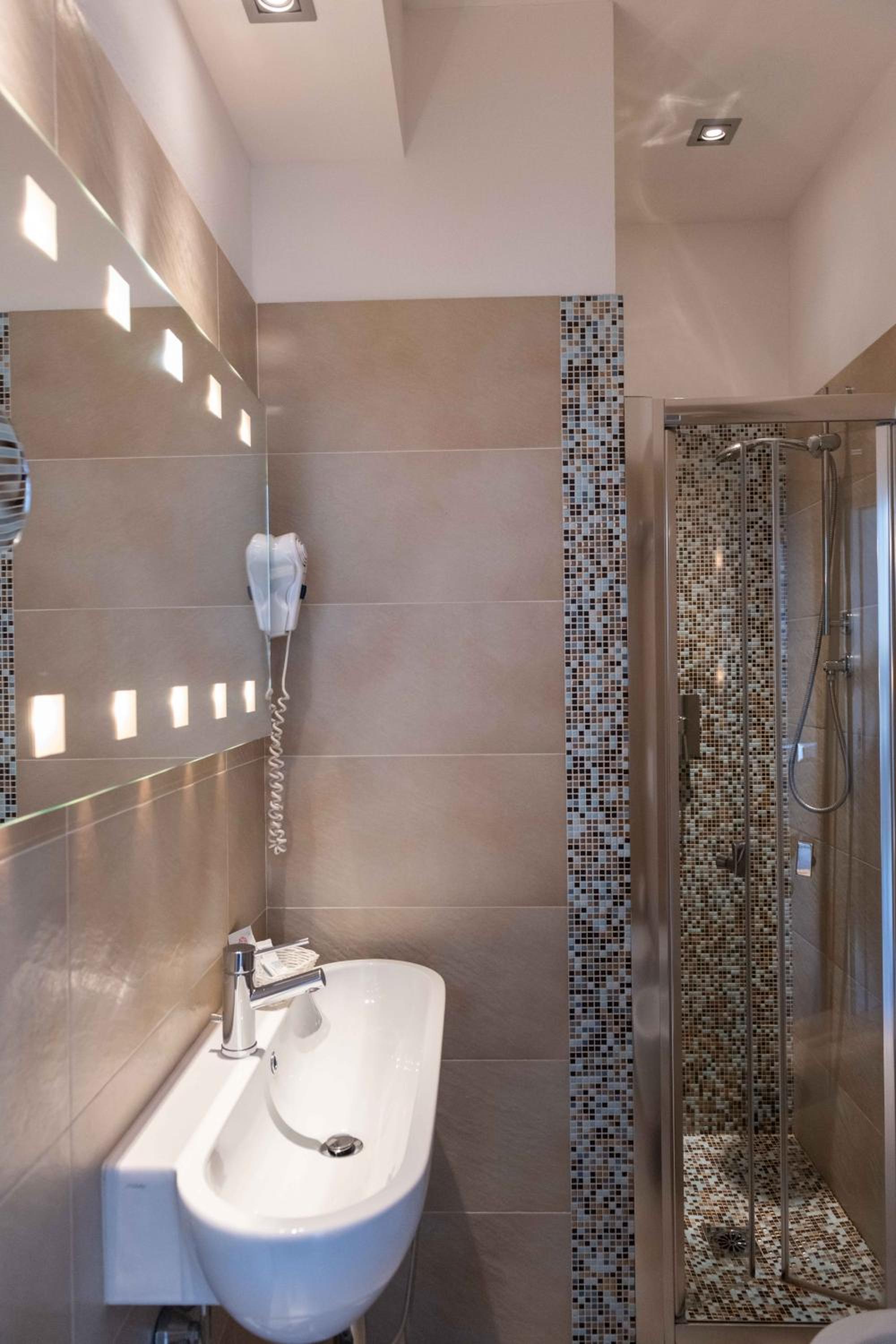 Superior Double or Twin Room - Photo 5