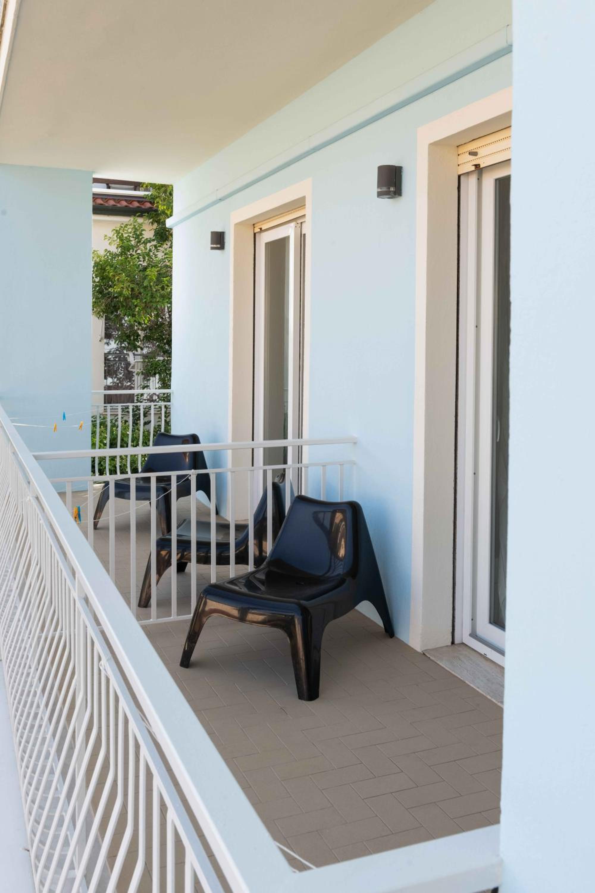 Double Room with Balcony - Photo 19