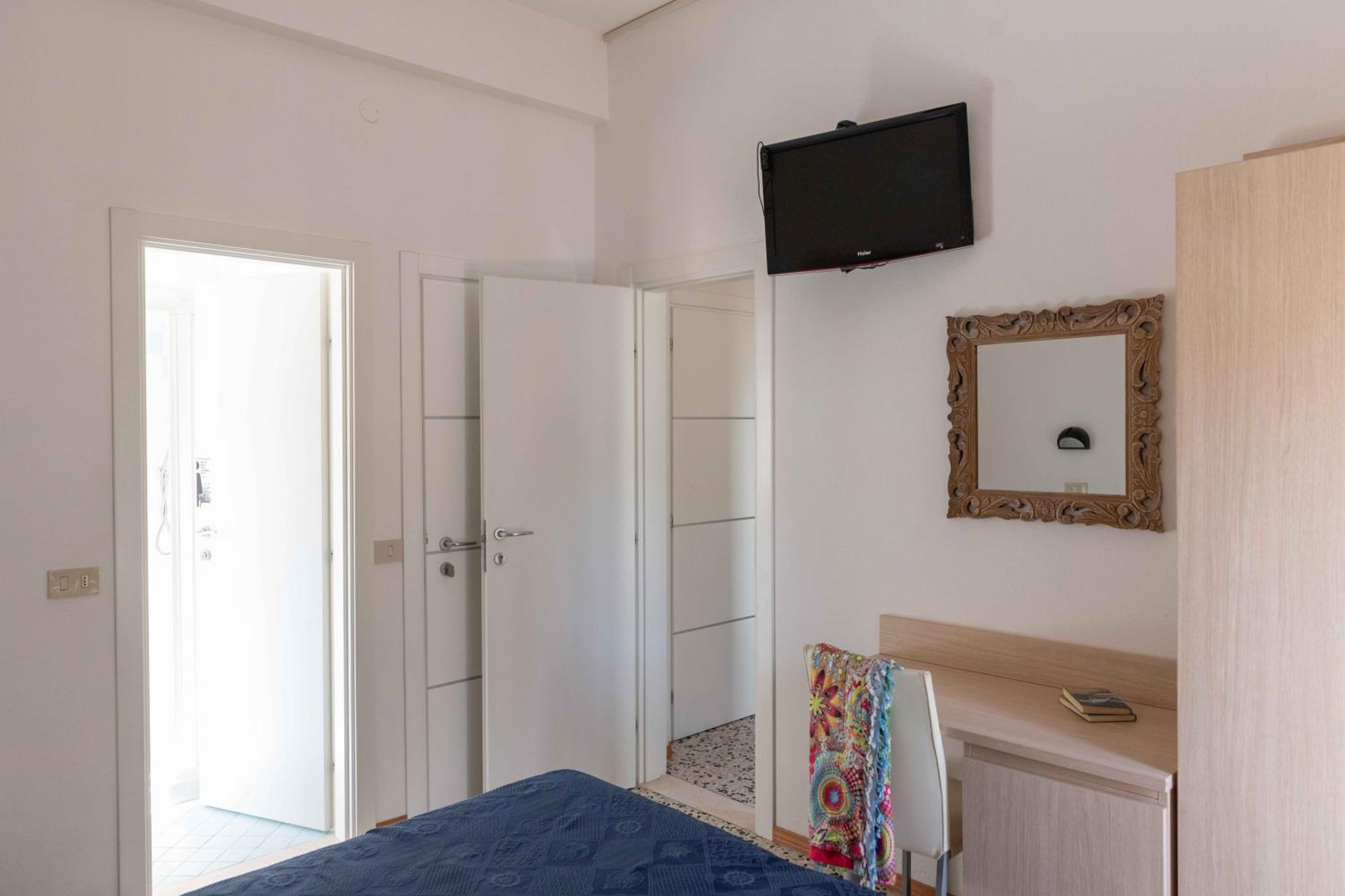 Double Room with Balcony - Photo 48