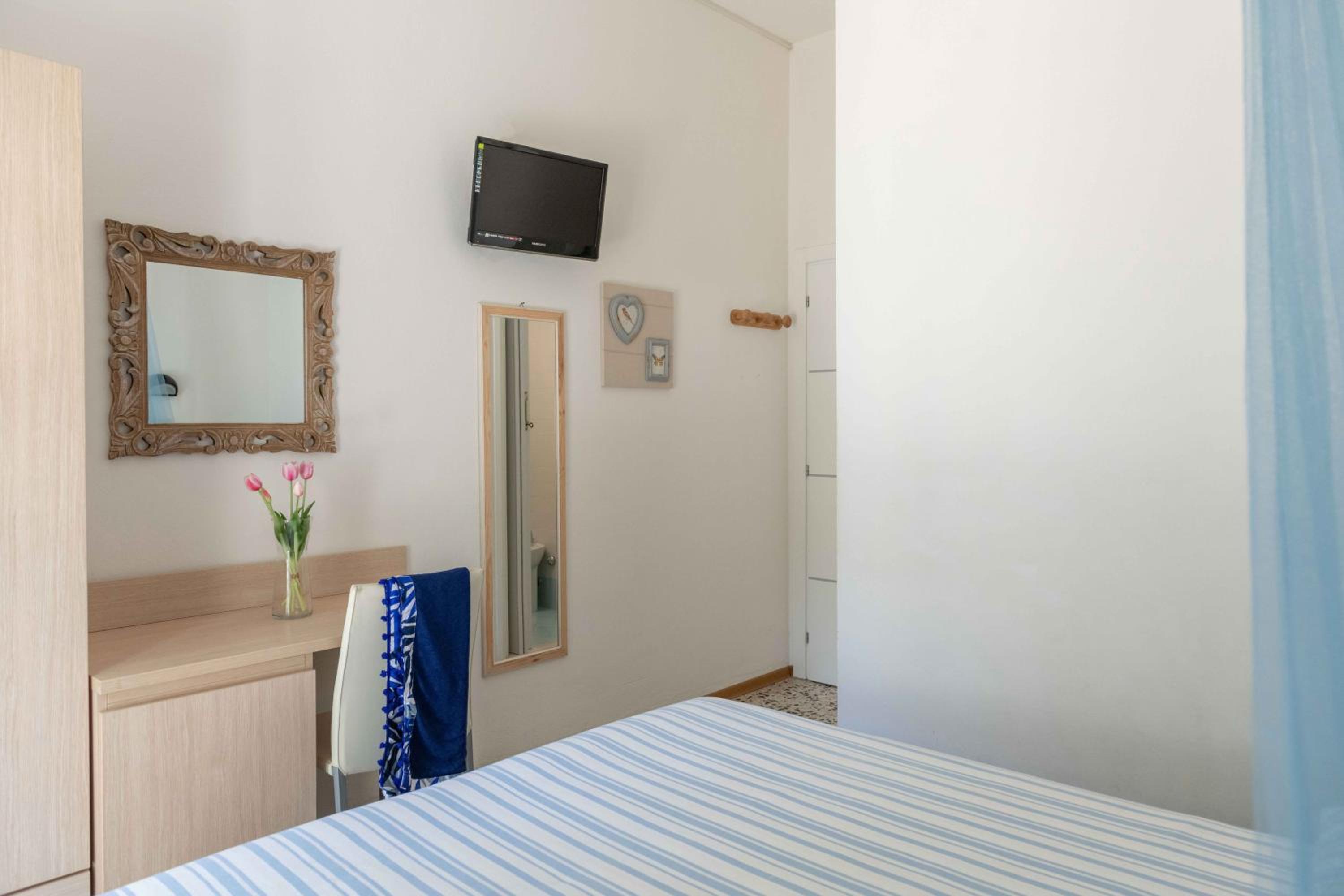 Double Room with Balcony - Photo 33