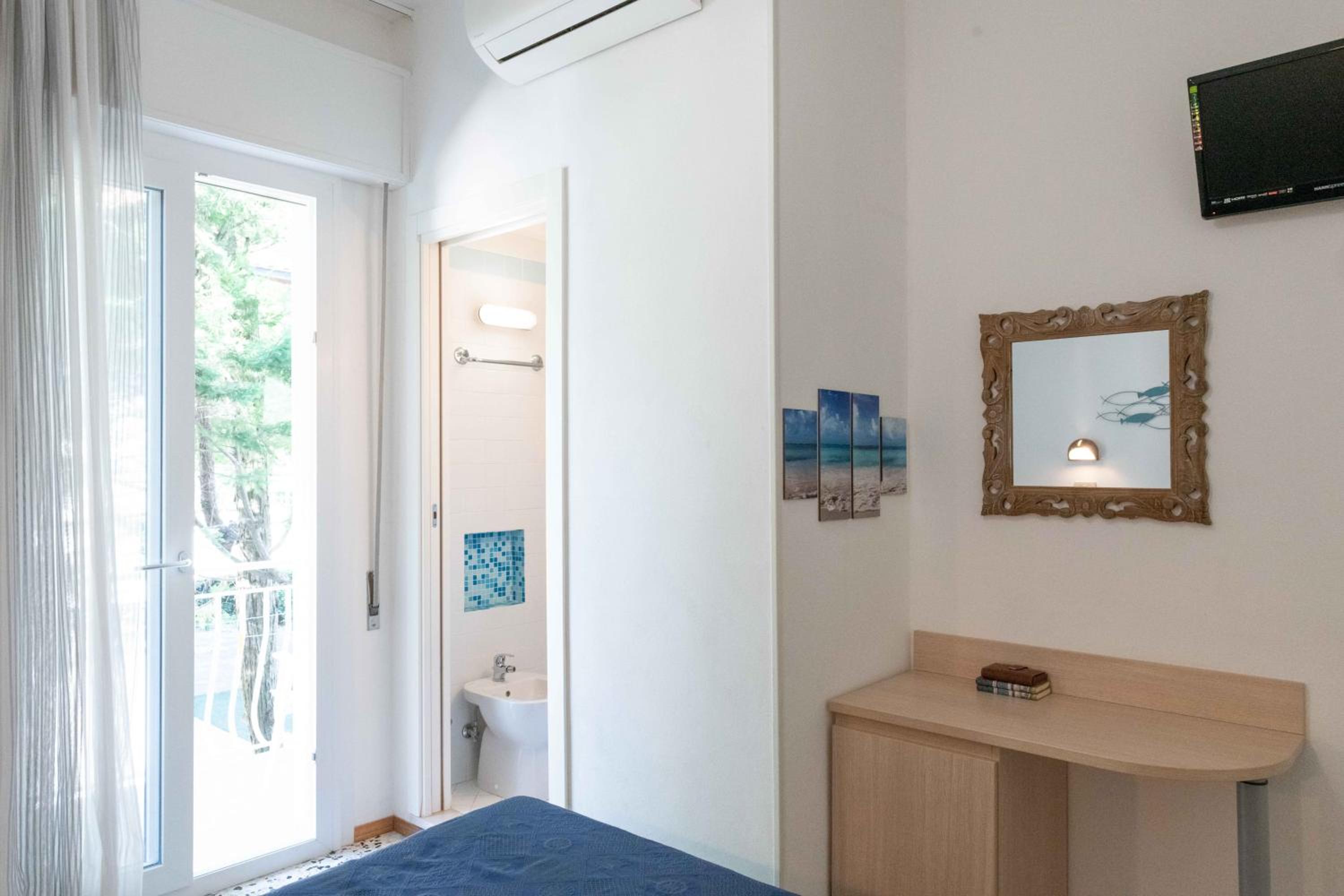 Double Room with Balcony - Photo 29