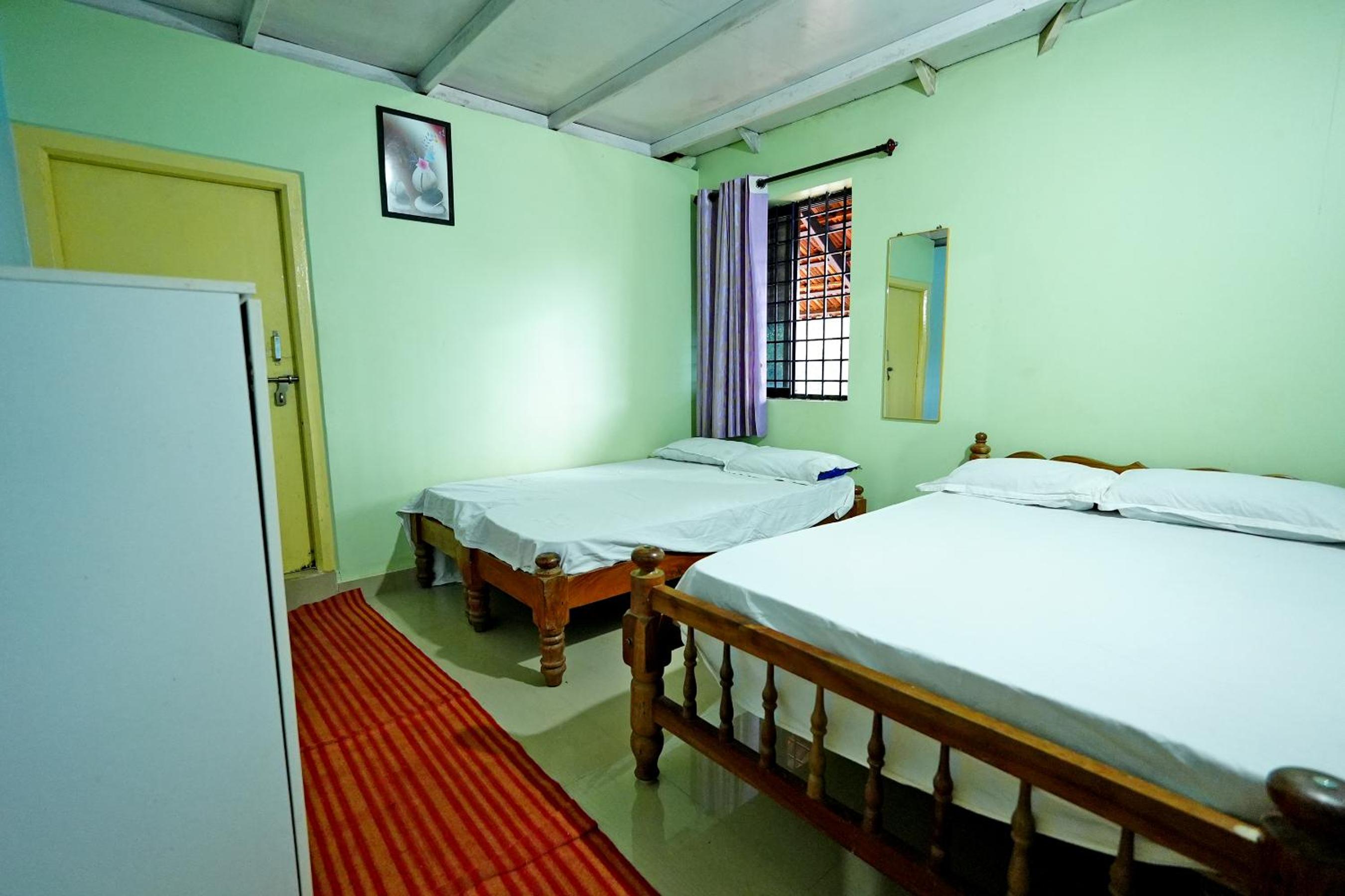 Quadruple Room With Private Bathroom photo 2