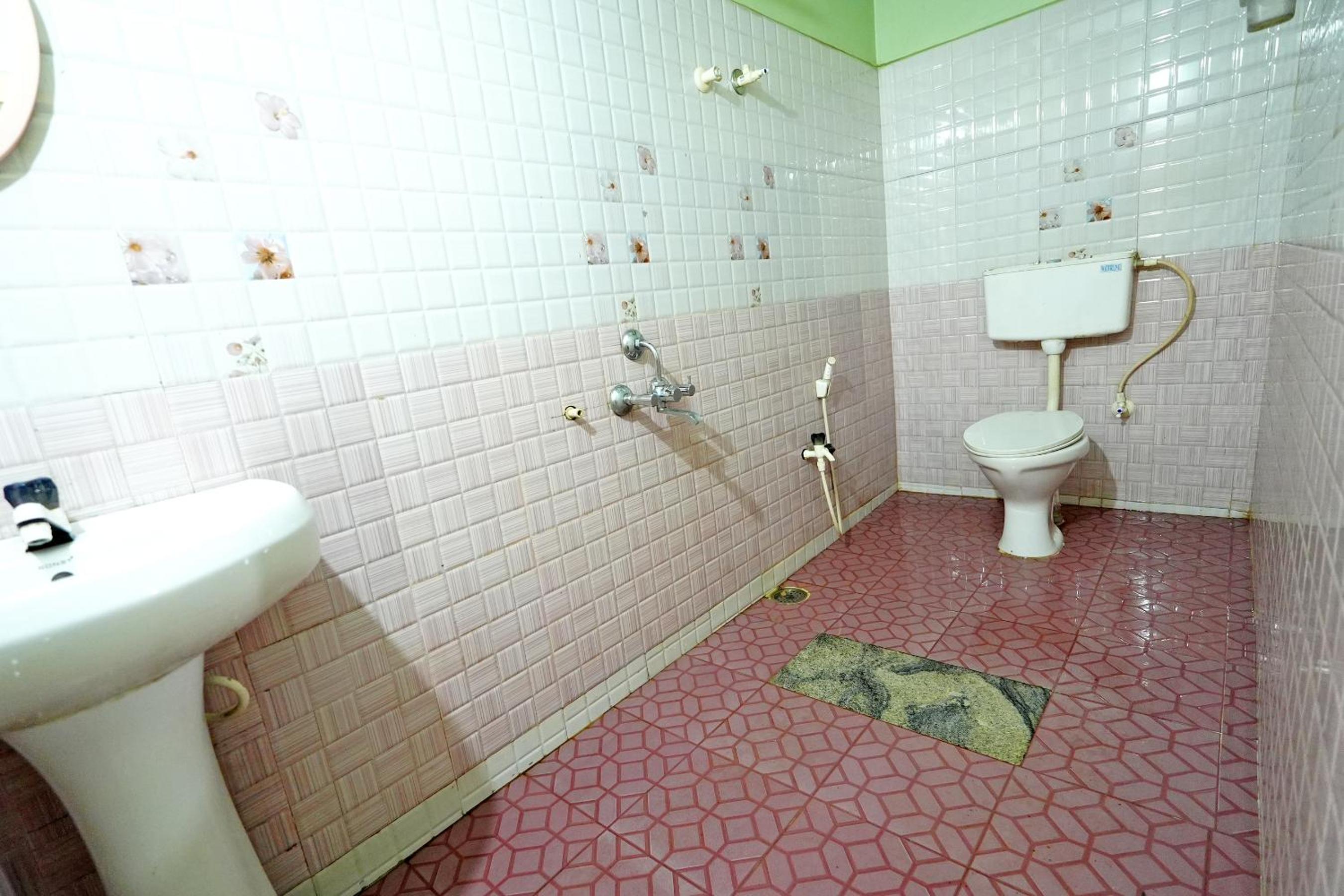 Quadruple Room With Private Bathroom photo 3