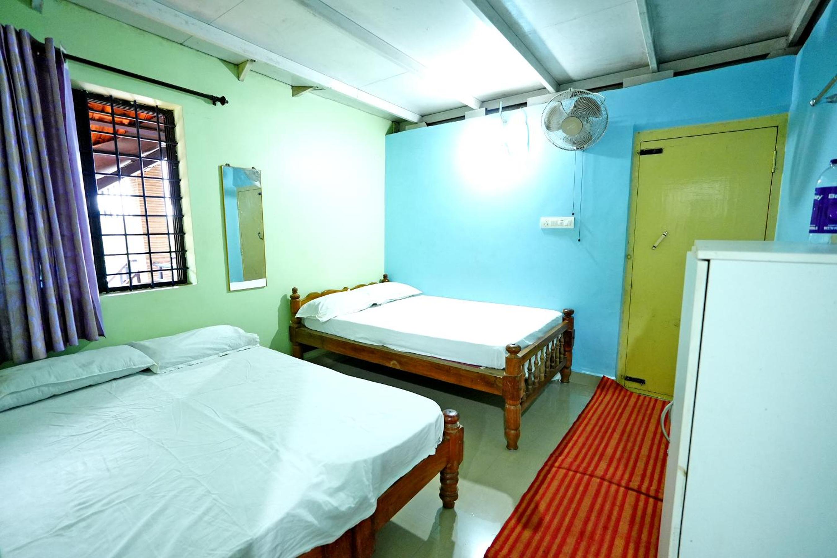 Quadruple Room With Private Bathroom photo 1