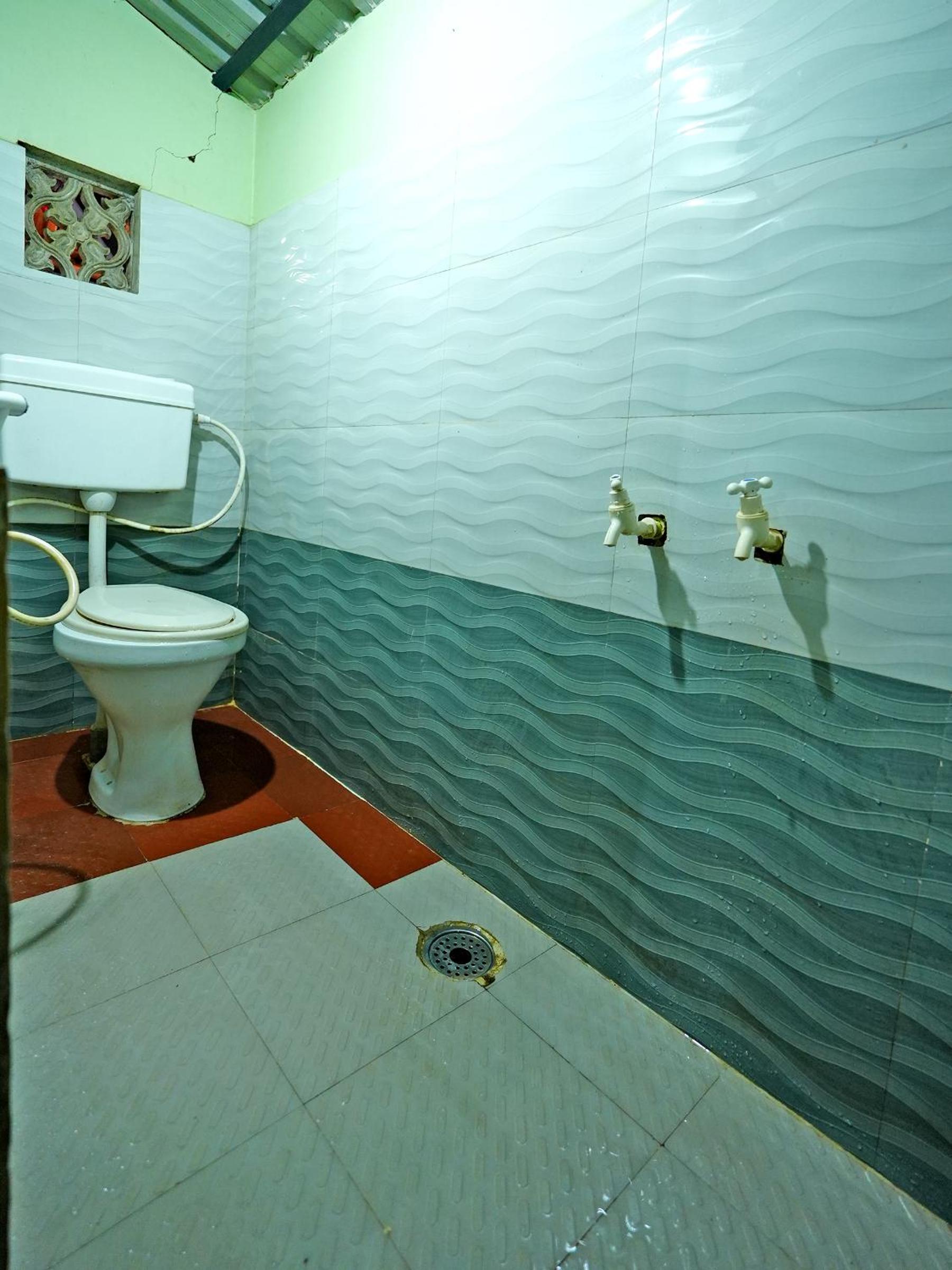 Basic Triple Room photo 2