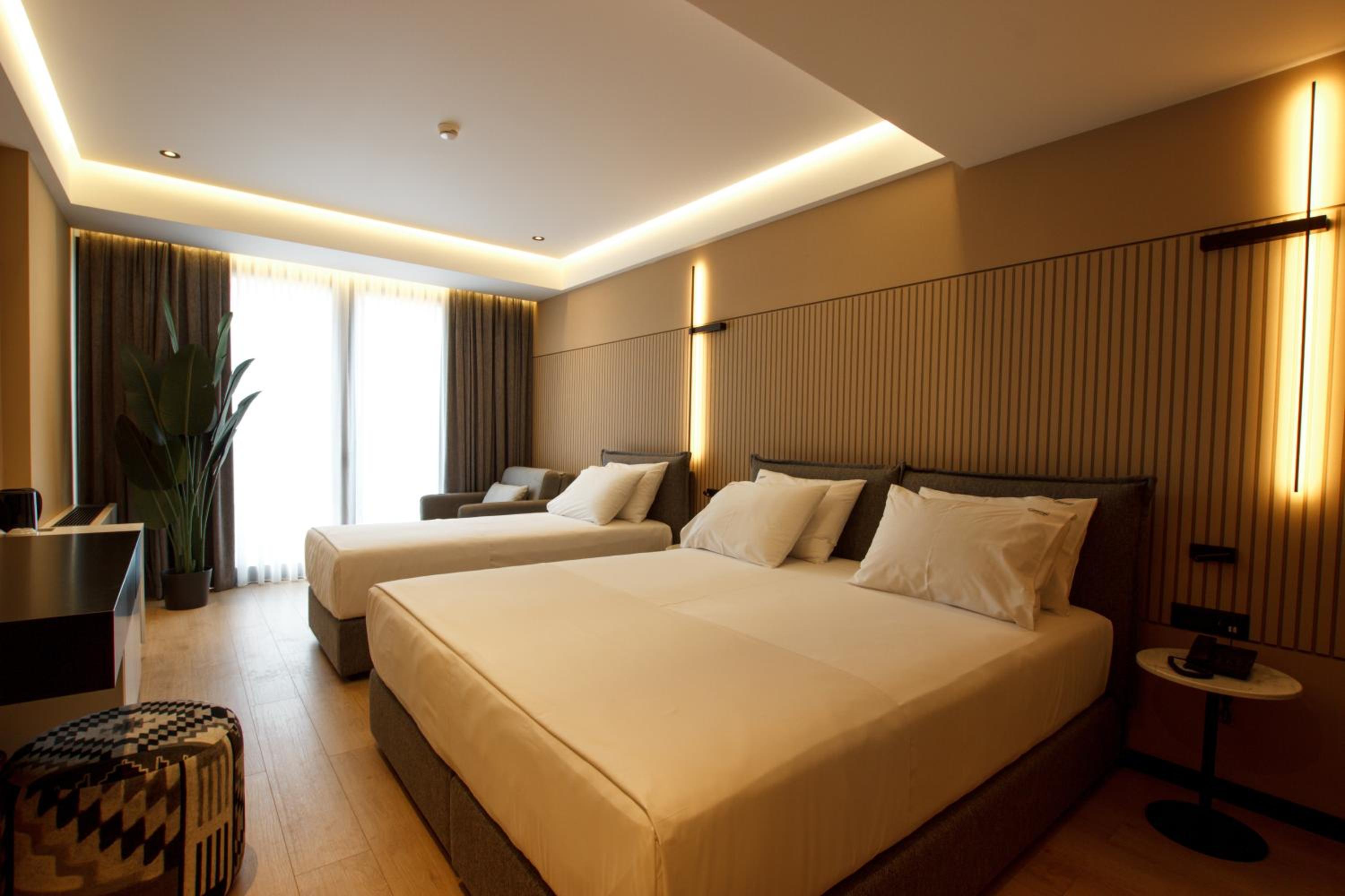Deluxe Family Suite