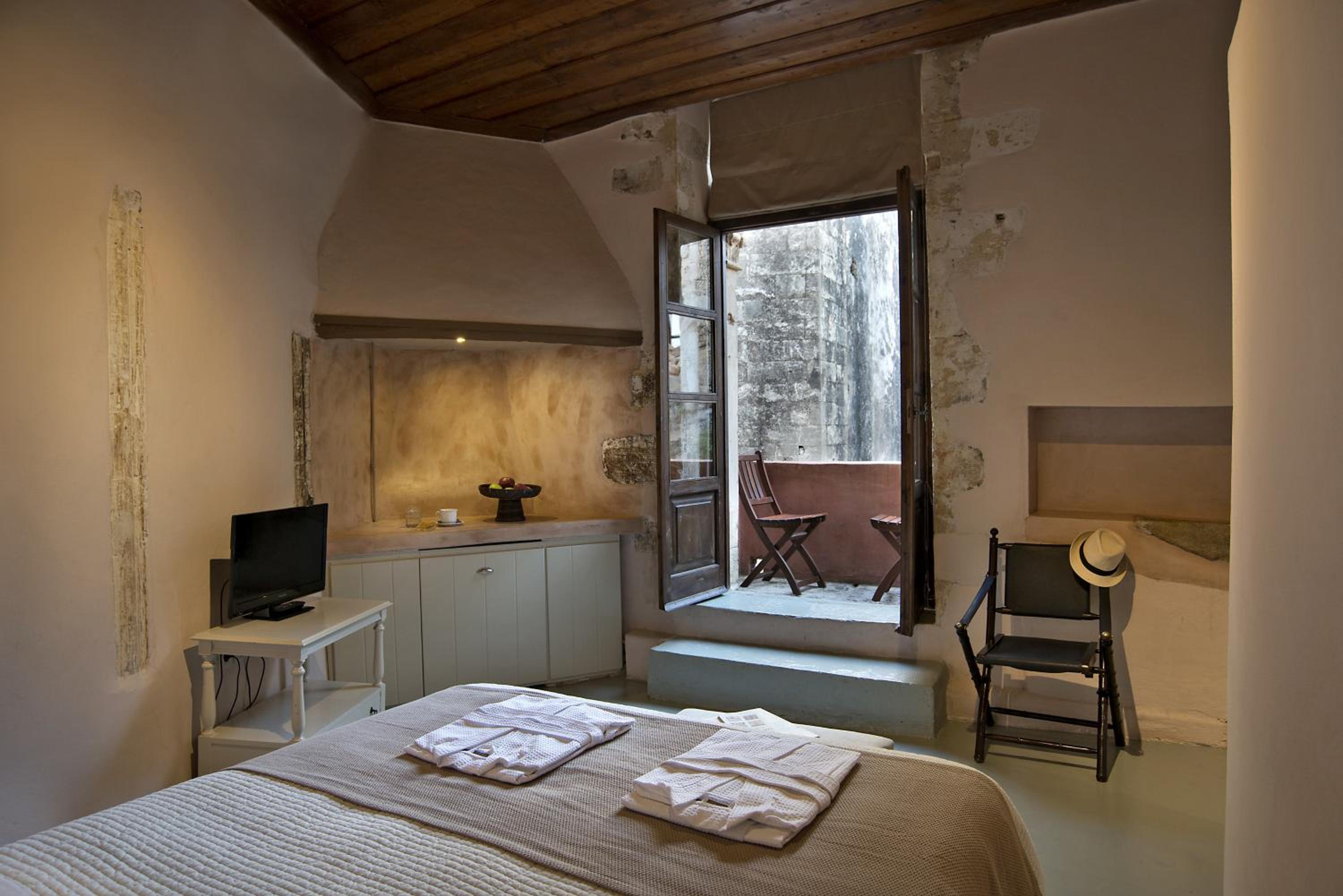 Legatto - Deluxe Double Room with City View and Balcony