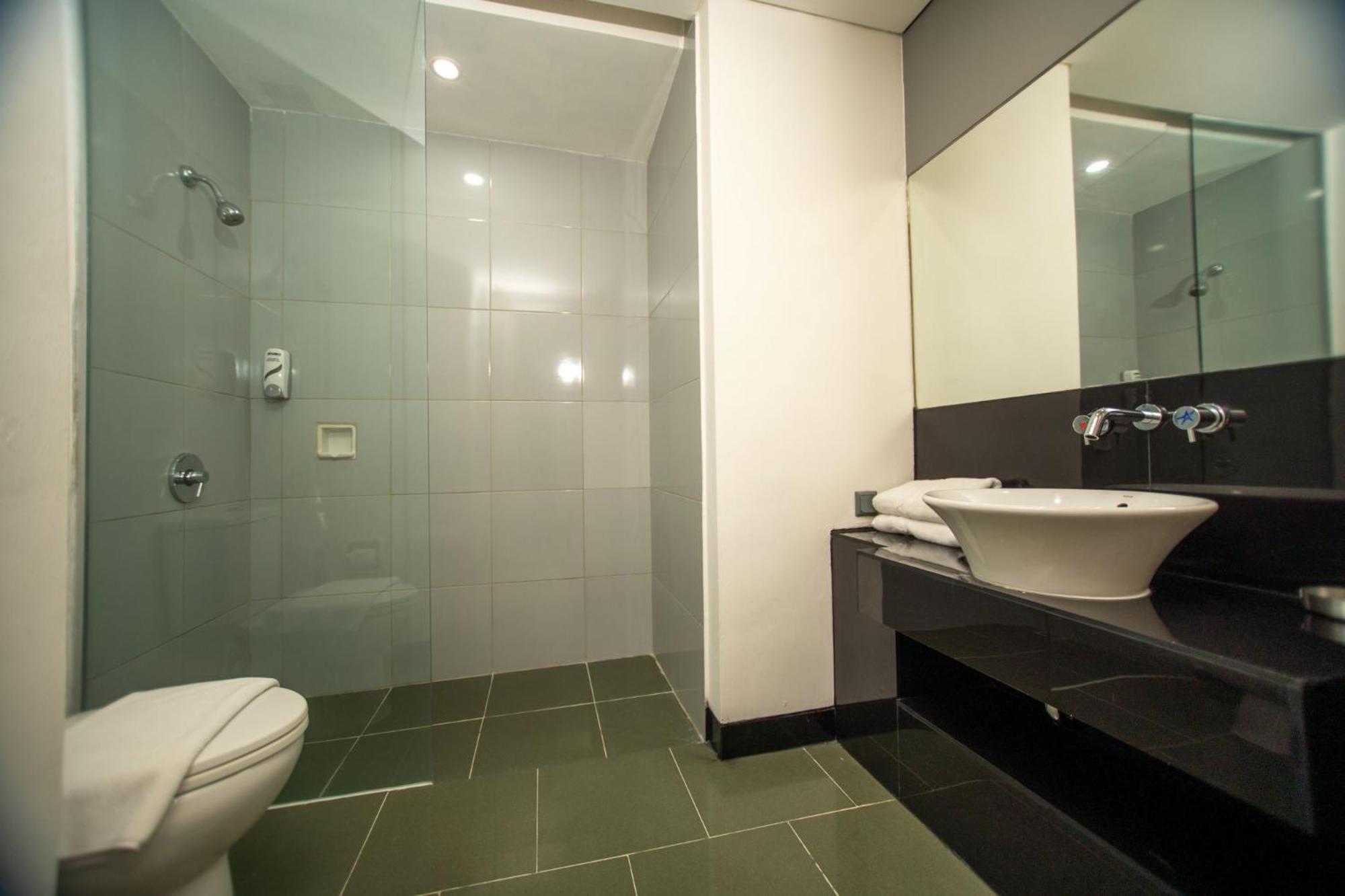 Deluxe King Room - Photo 2