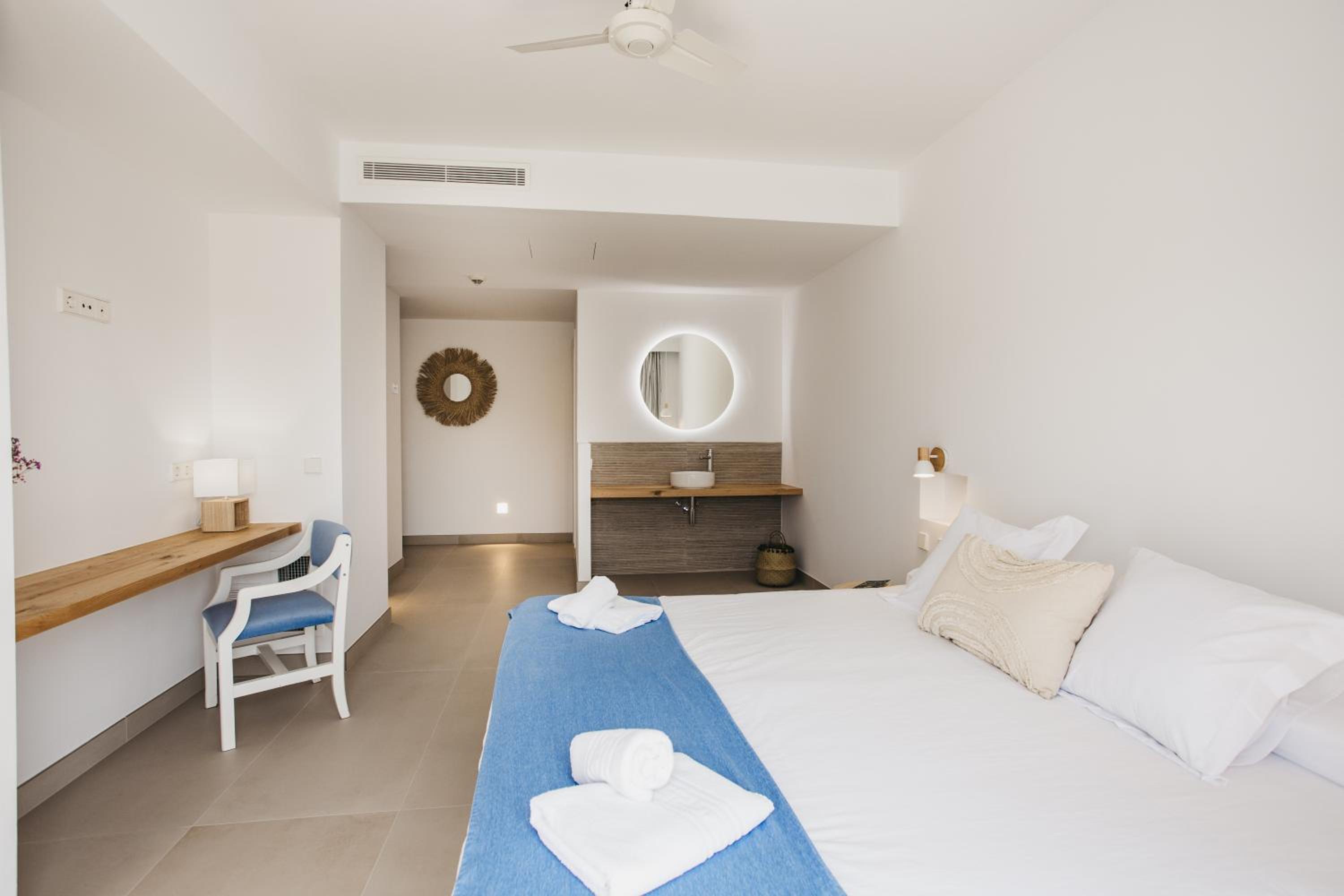 Double Room - Photo 6