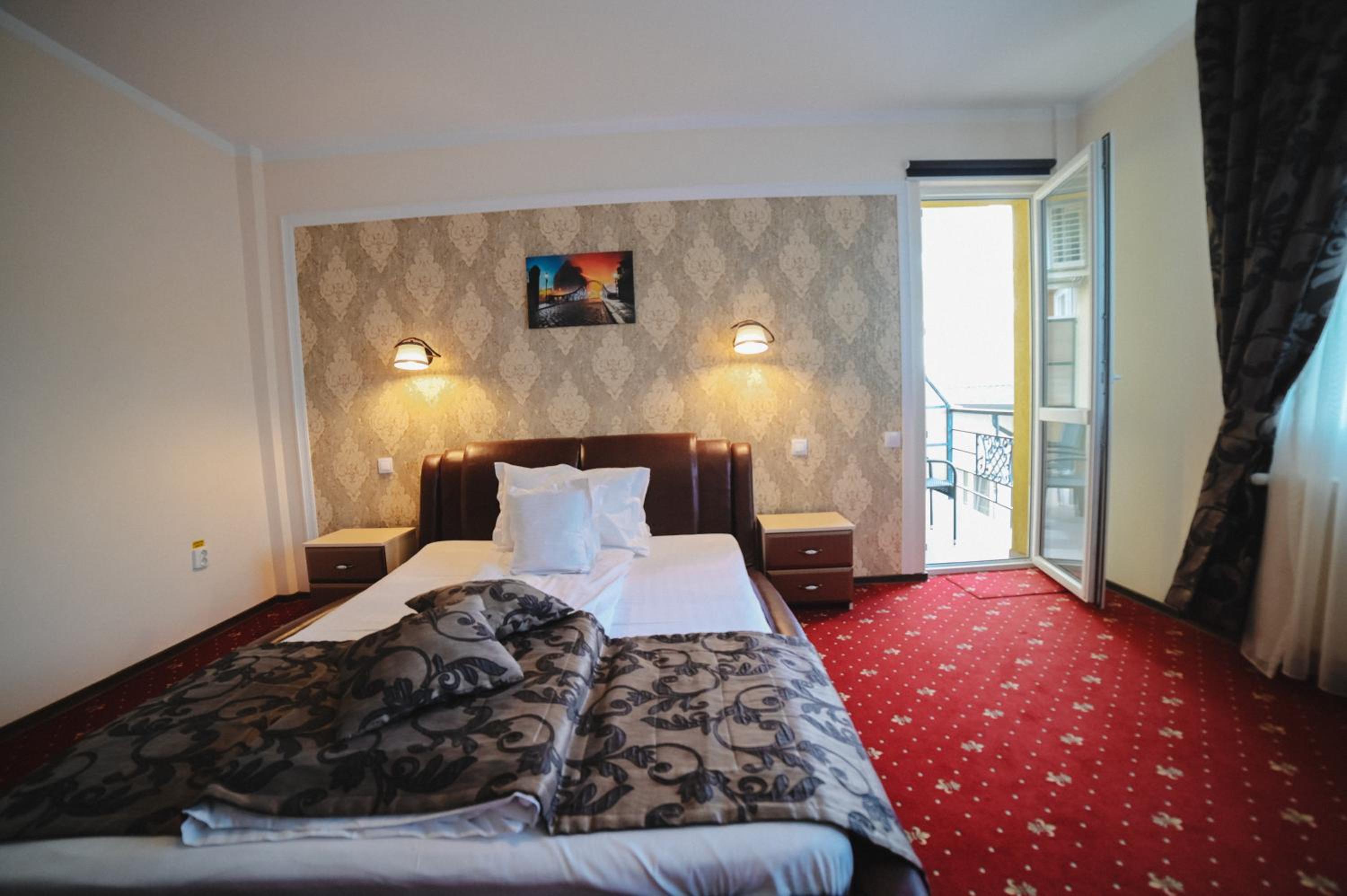 Deluxe Triple Room photo 3