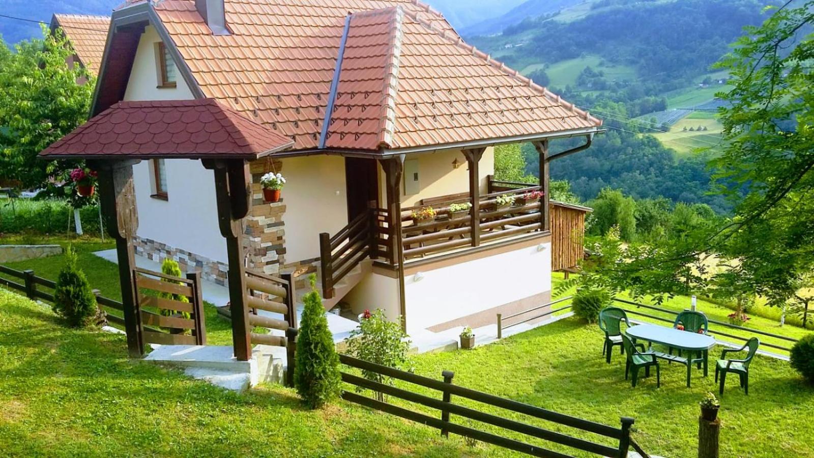 One-Bedroom House photo 1