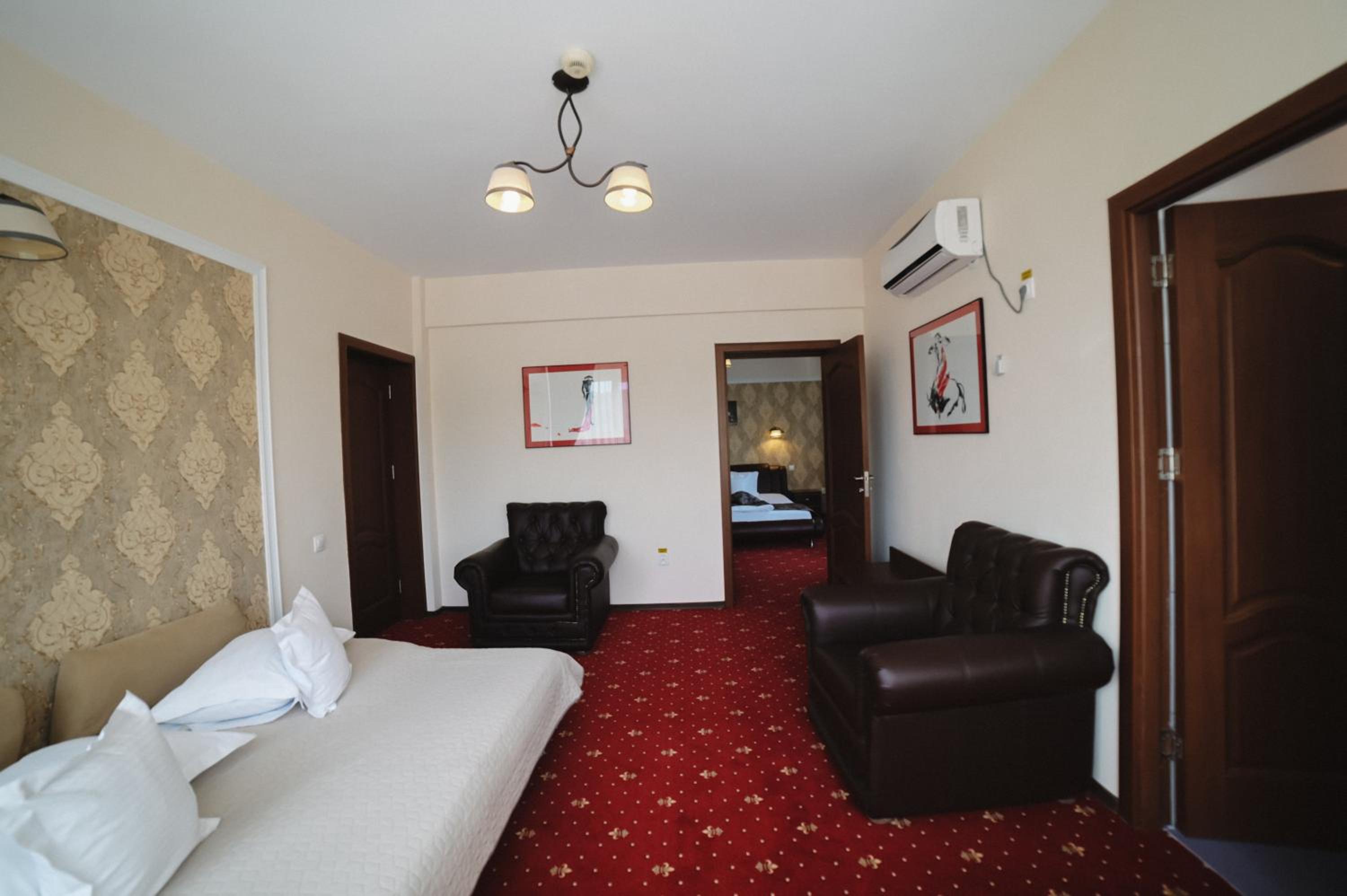 One-Bedroom Suite with Balcony photo 2