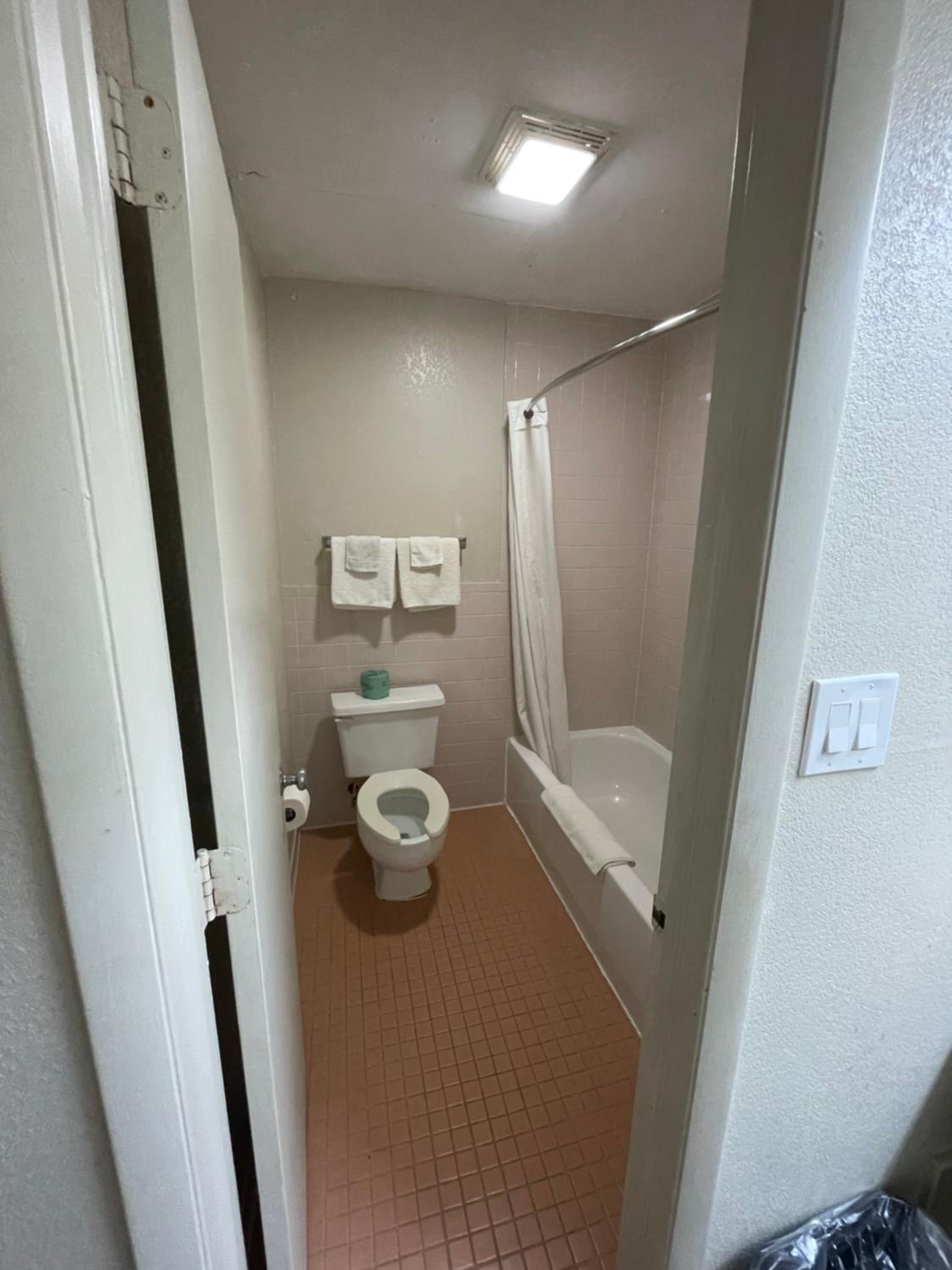 Double Room - Photo 6