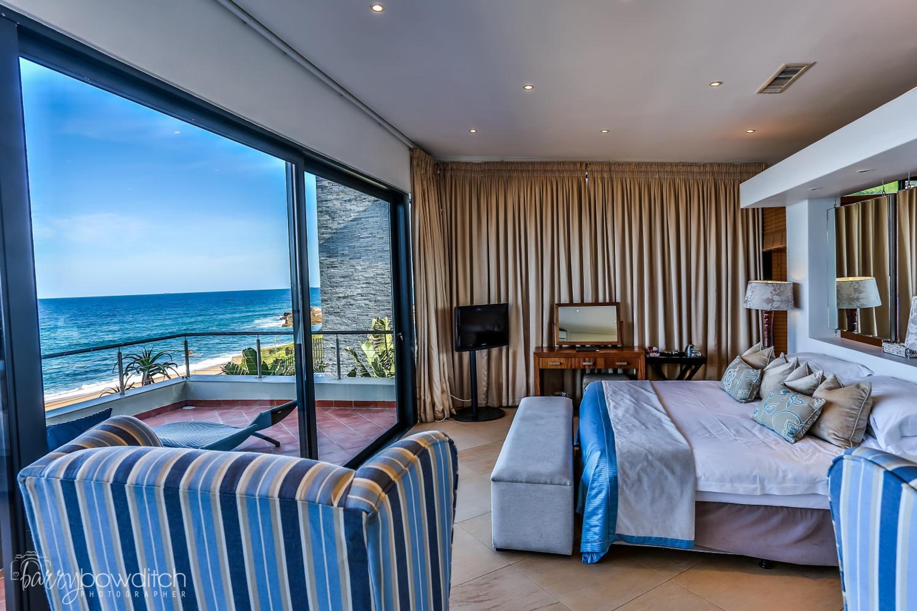 Deluxe Double Room with Sea View - Photo 3