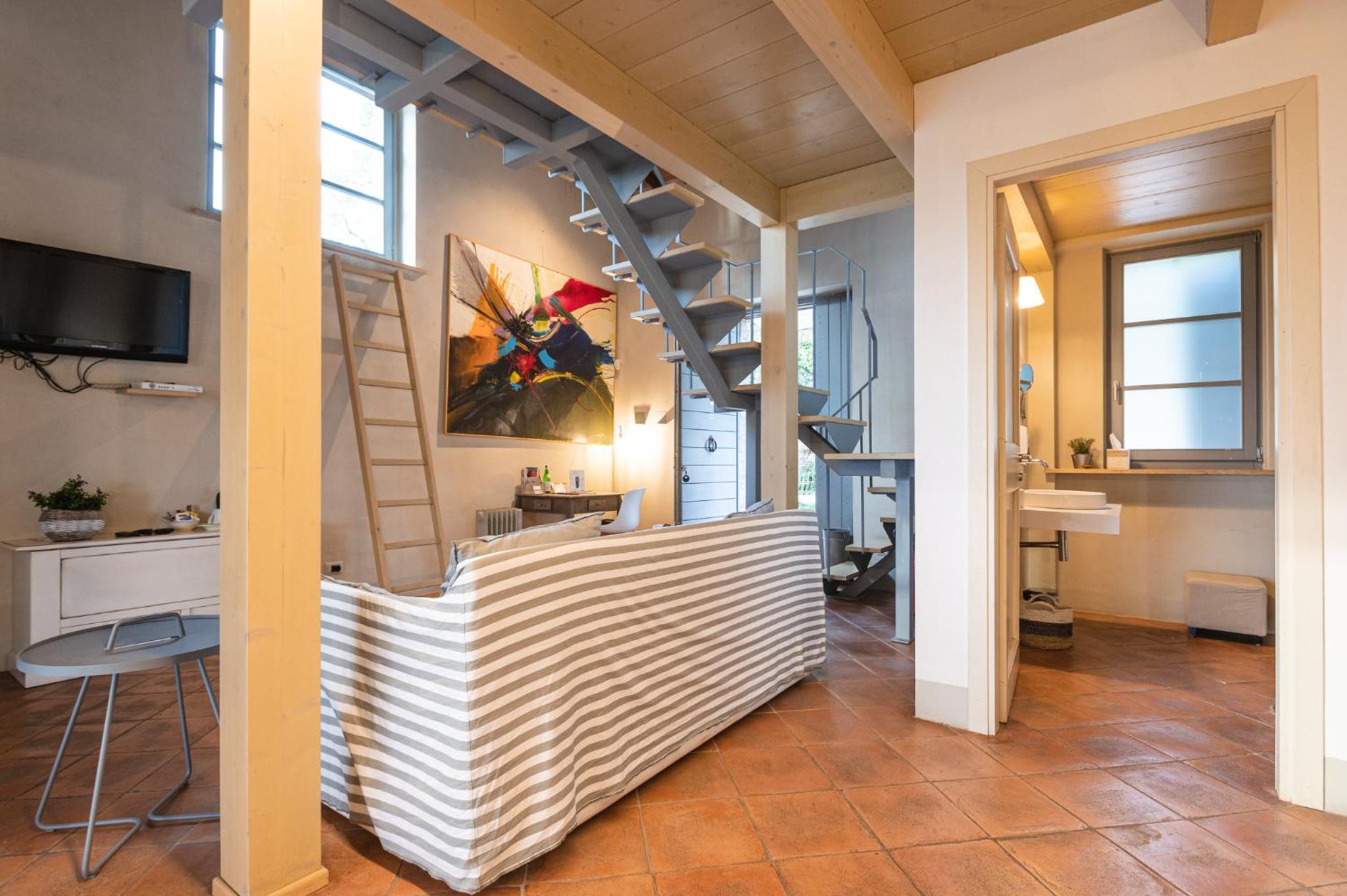 Studio - Split Level - Photo 9