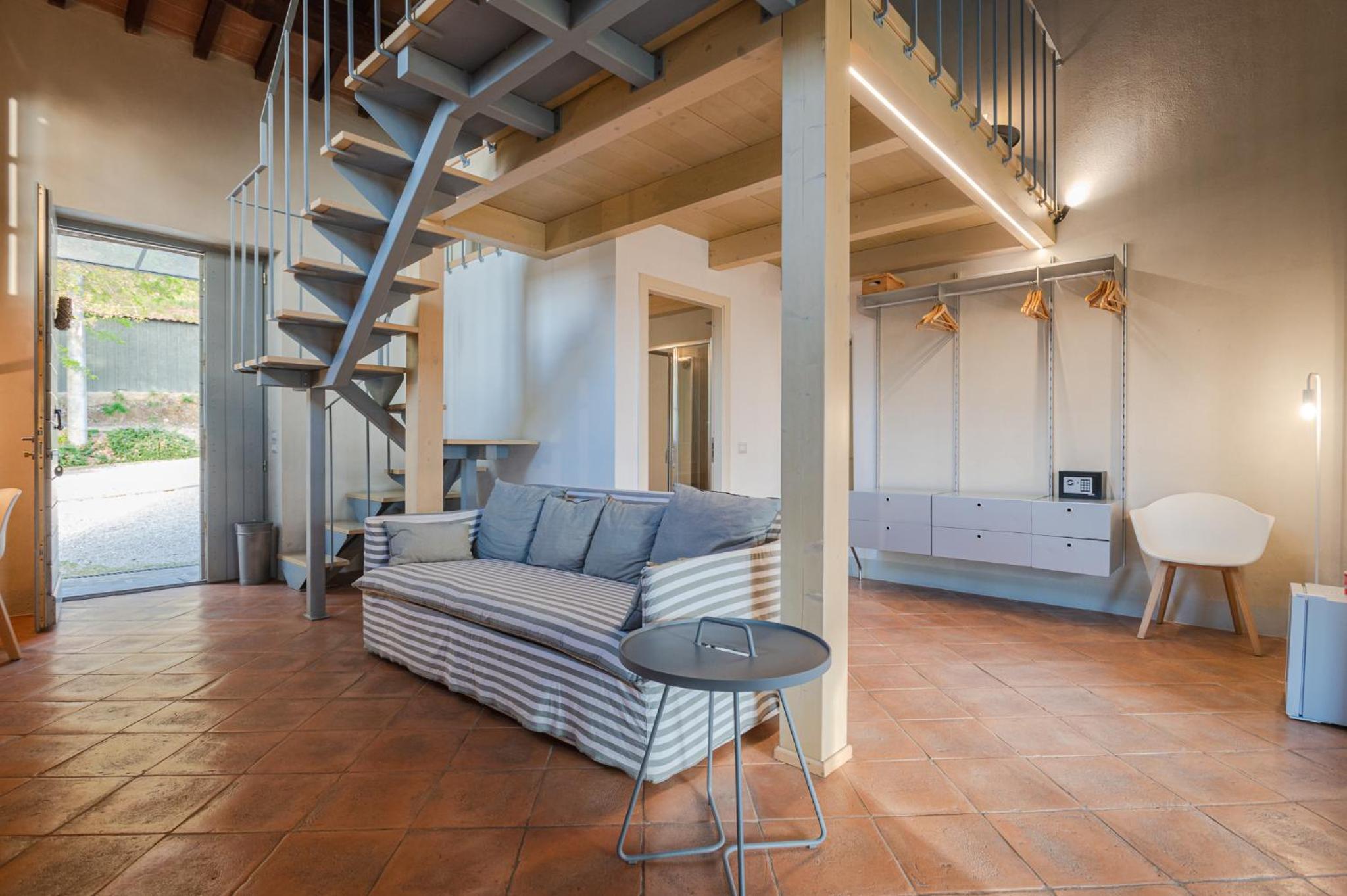 Studio - Split Level - Photo 14