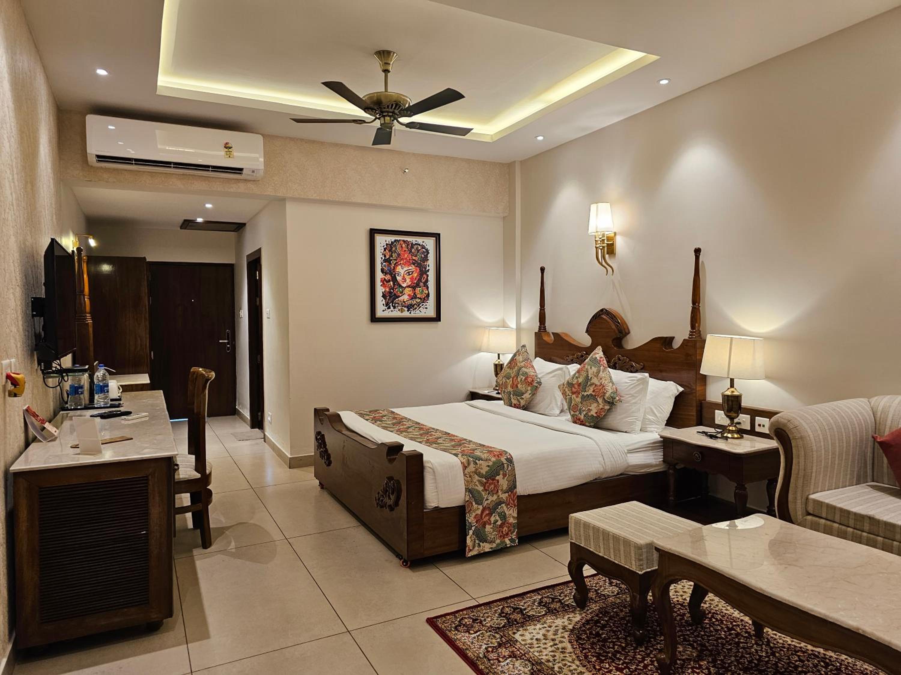 Double Room with Pool View - Photo 6