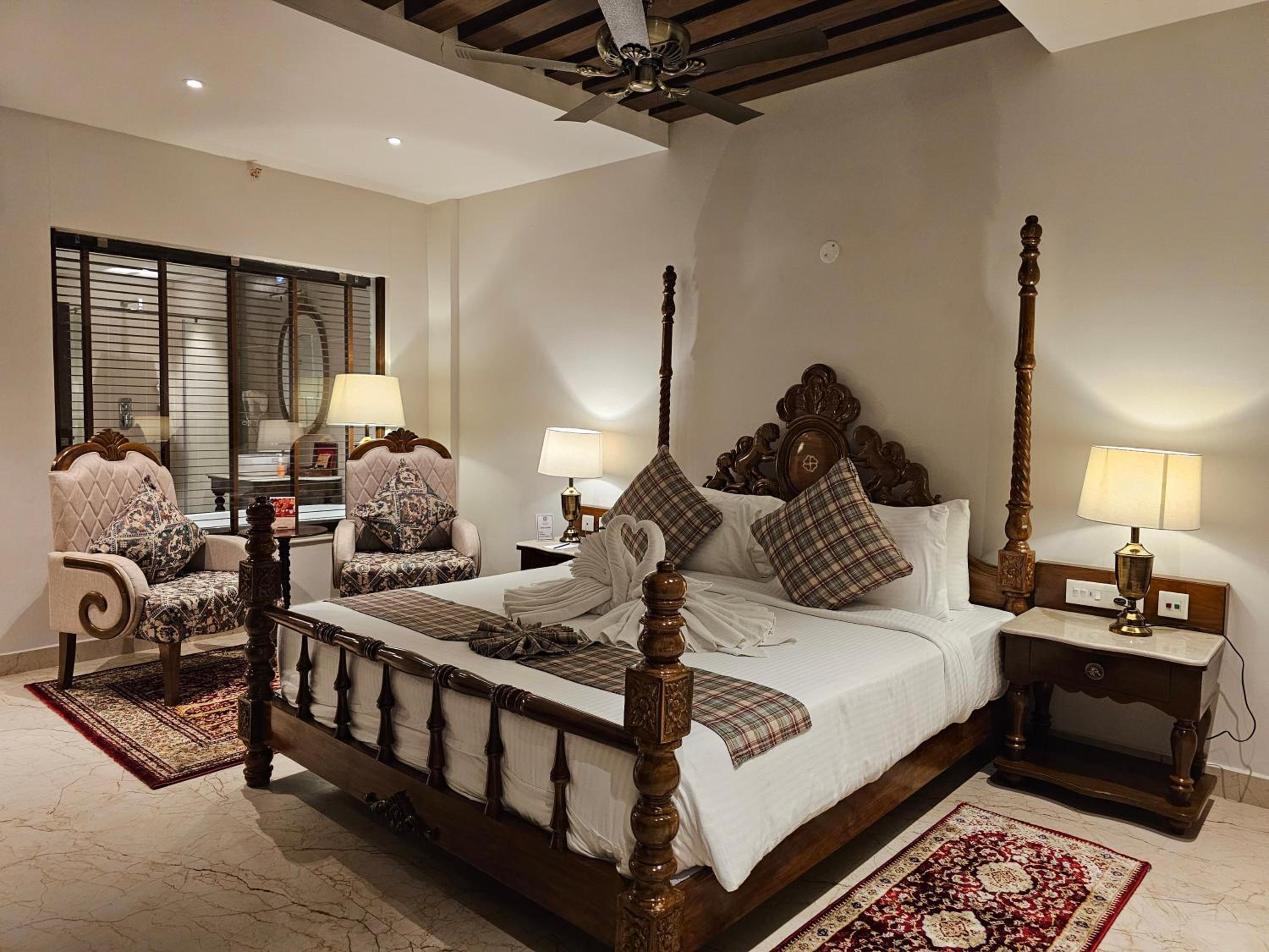 King Suite with Balcony - Photo 1
