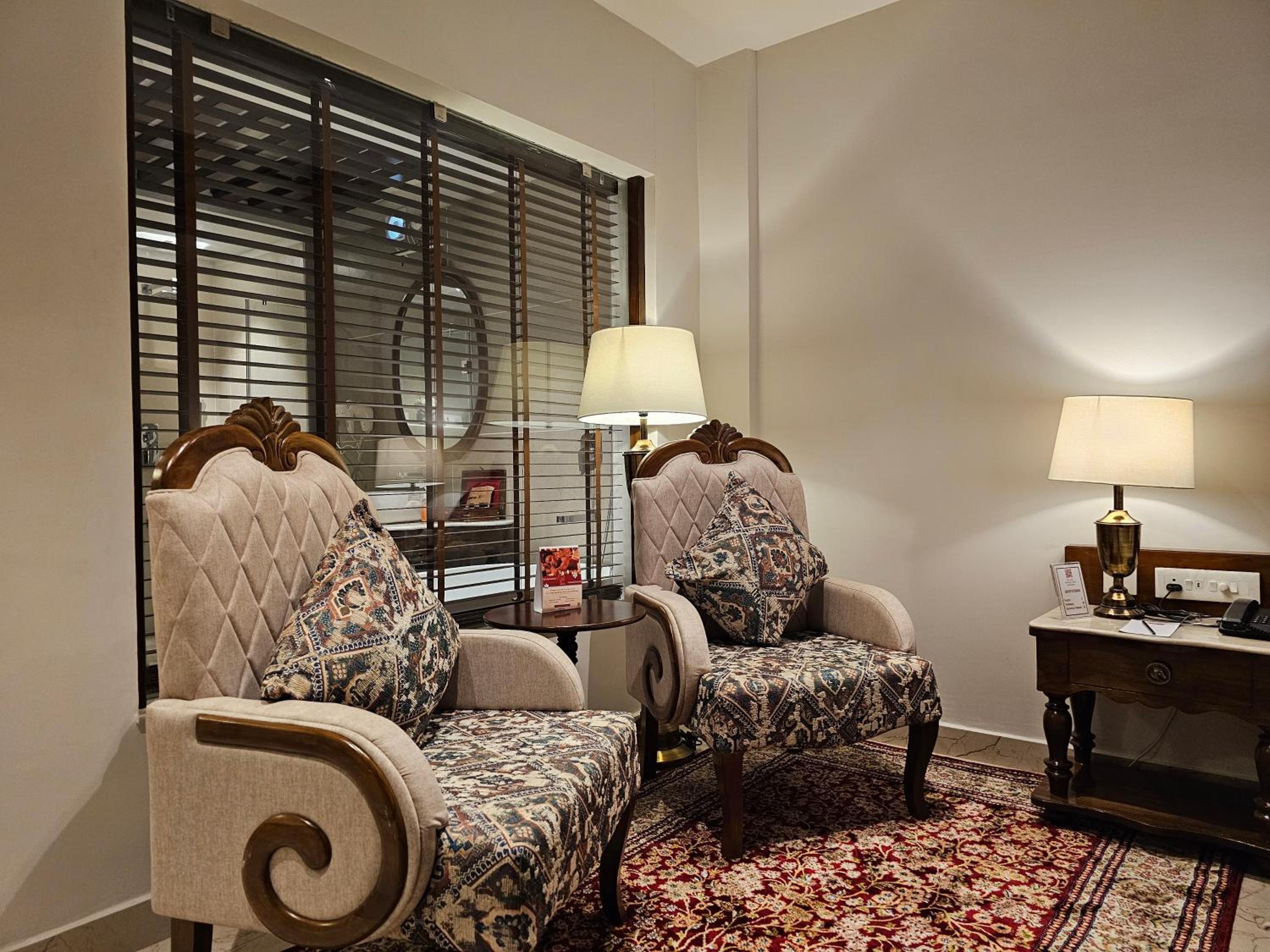 King Suite with Balcony - Photo 3