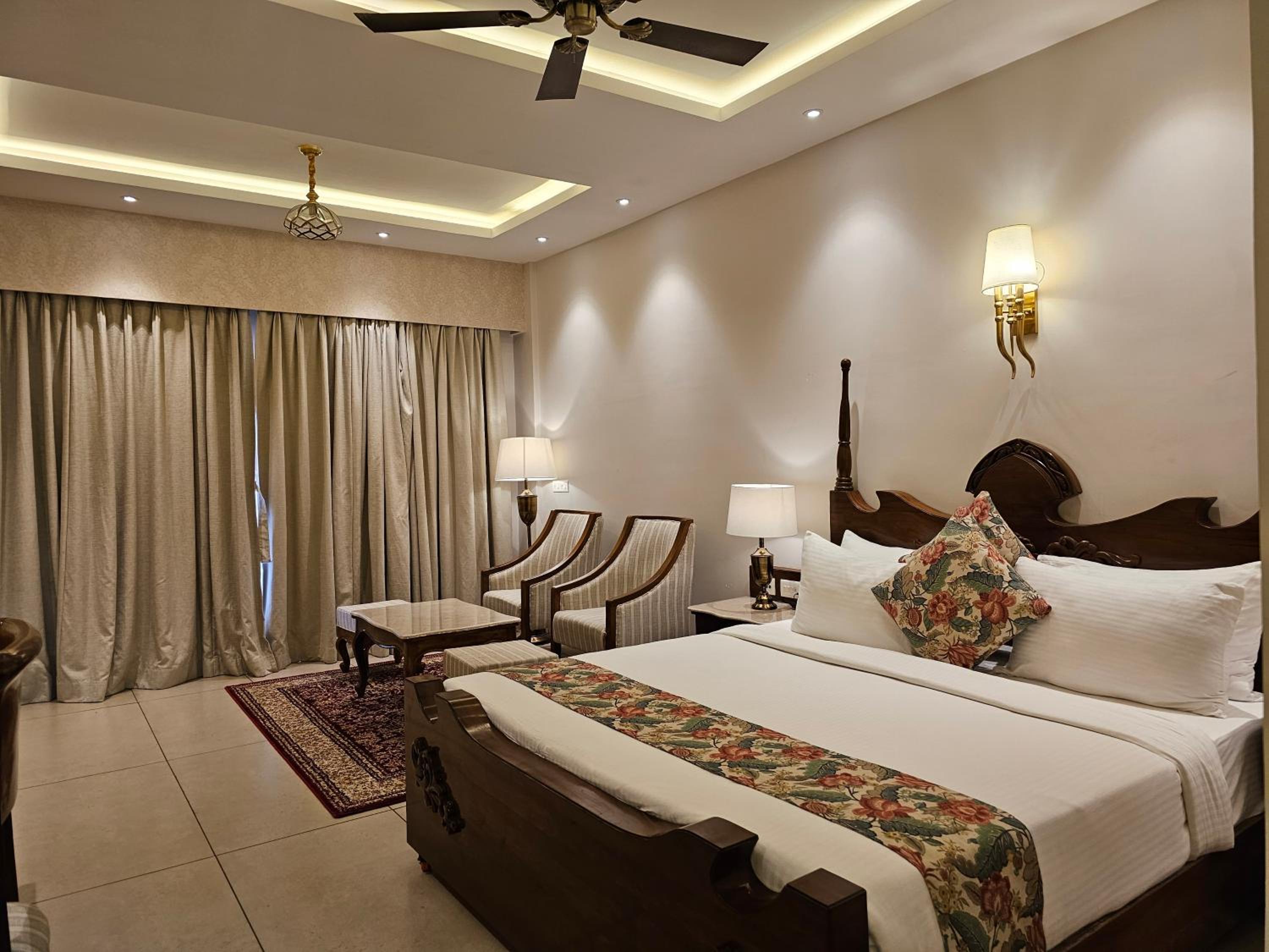 Executive Suite - Photo 1