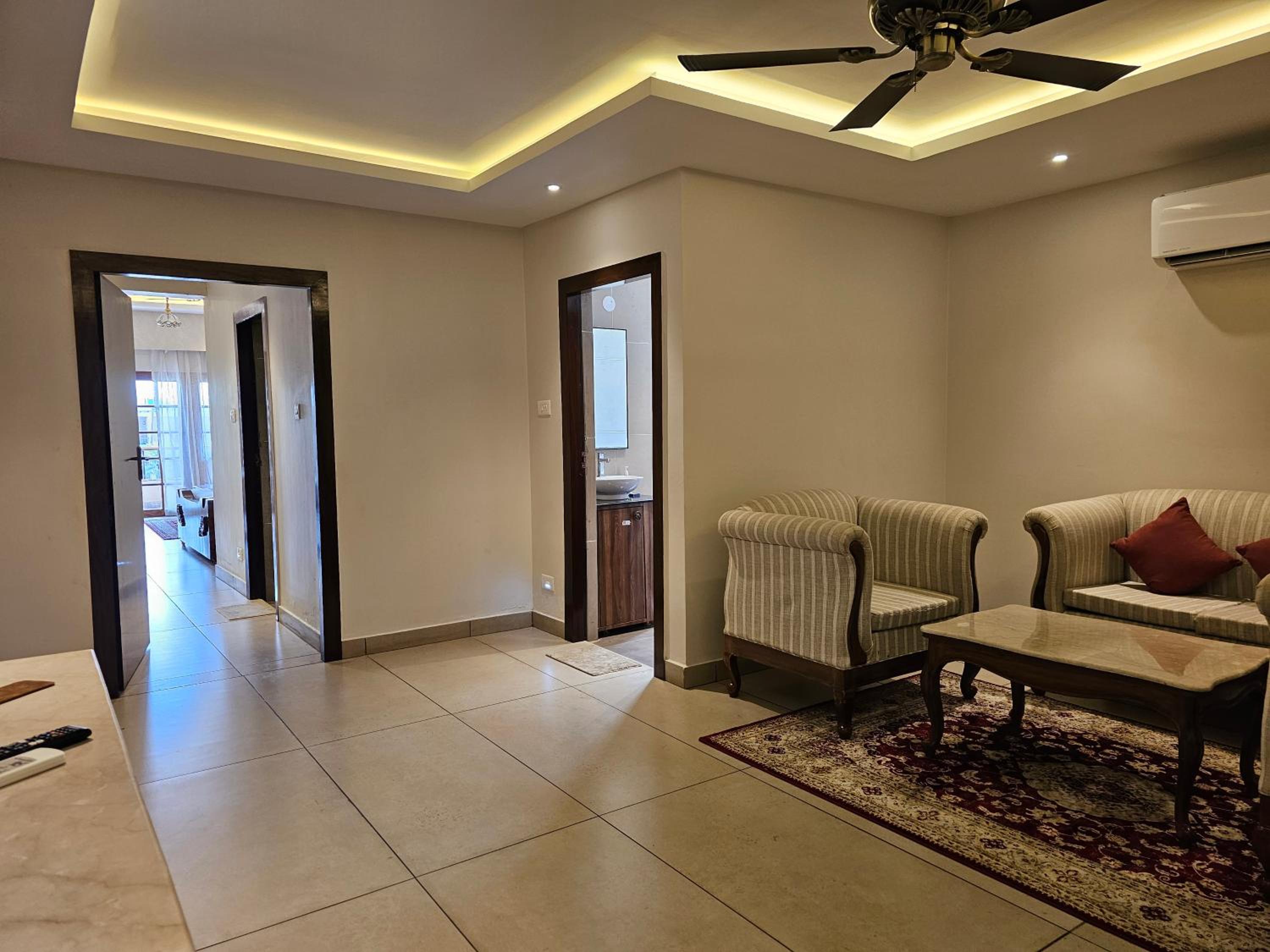 Executive Suite - Photo 11