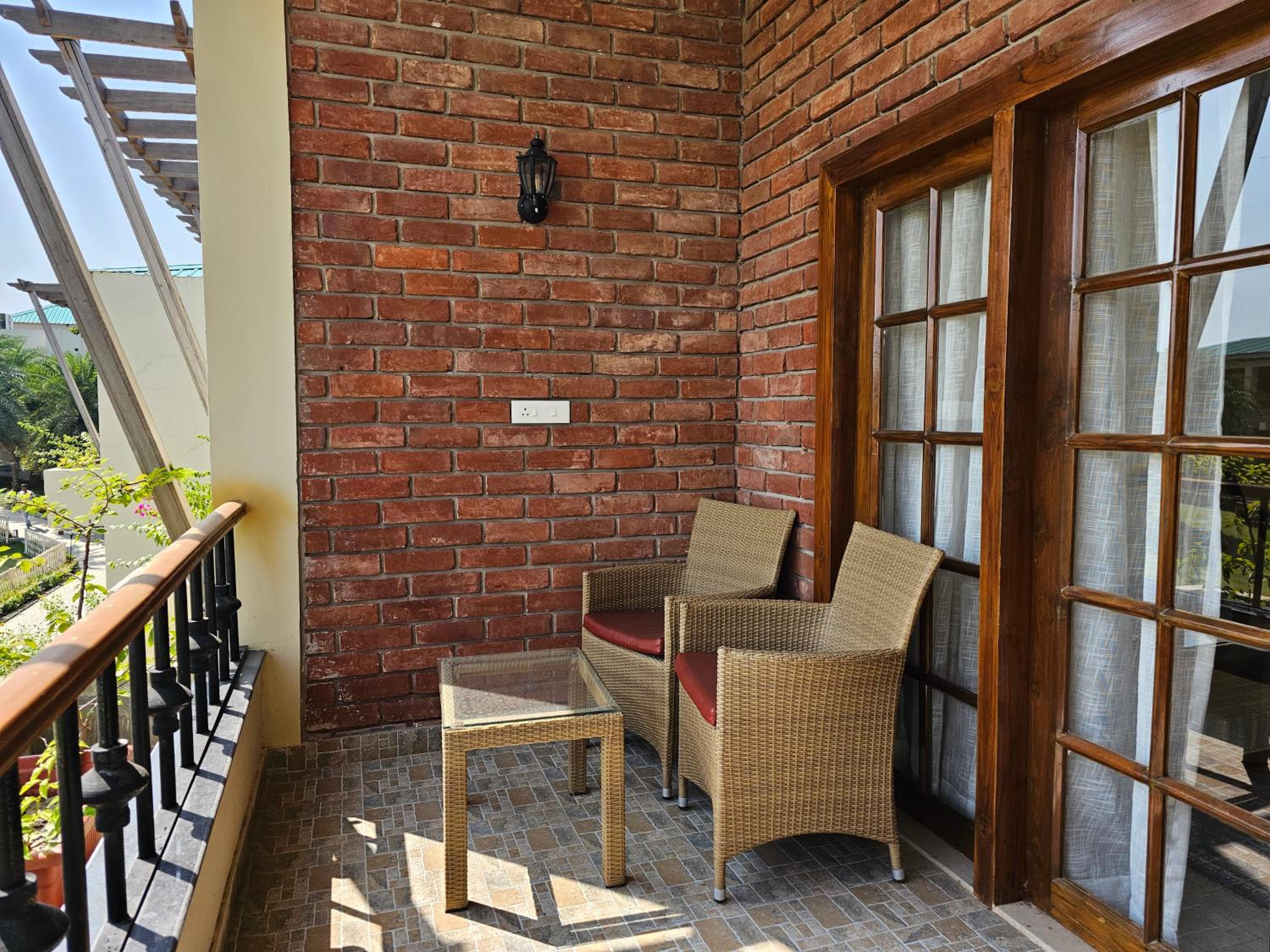 Executive Suite - Photo 10