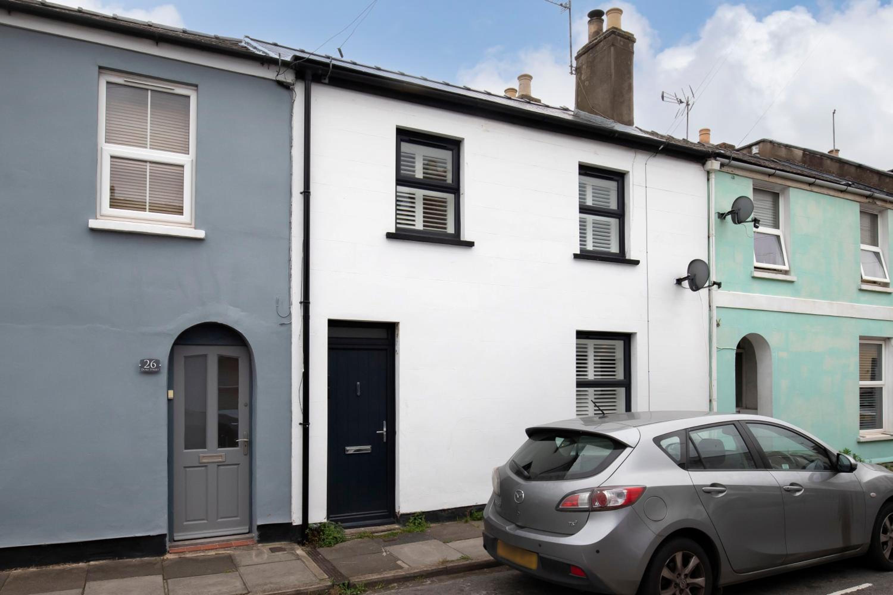 Three-Bedroom House photo 3