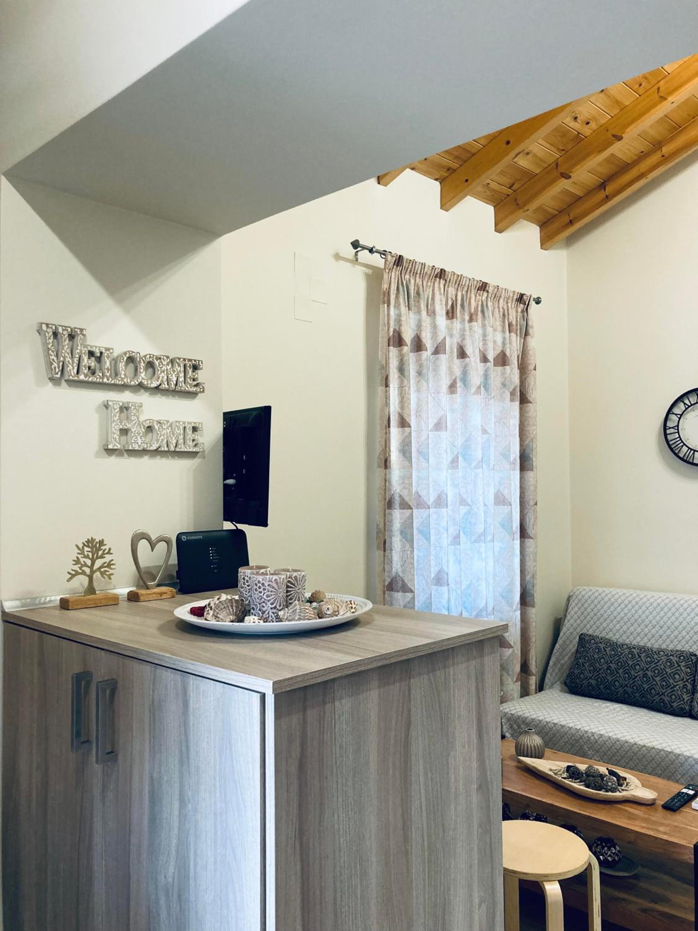 One-Bedroom House photo 1
