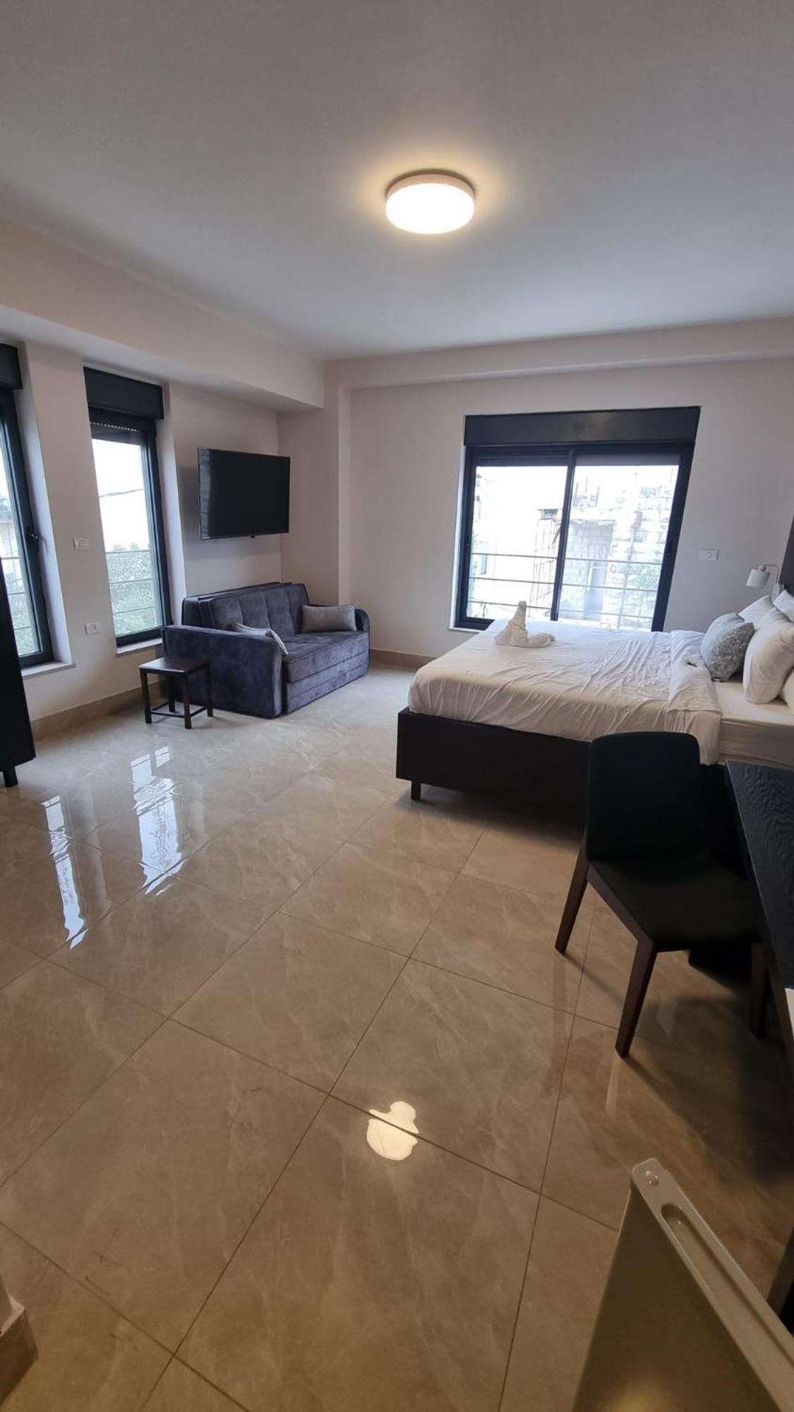 Deluxe King Suite