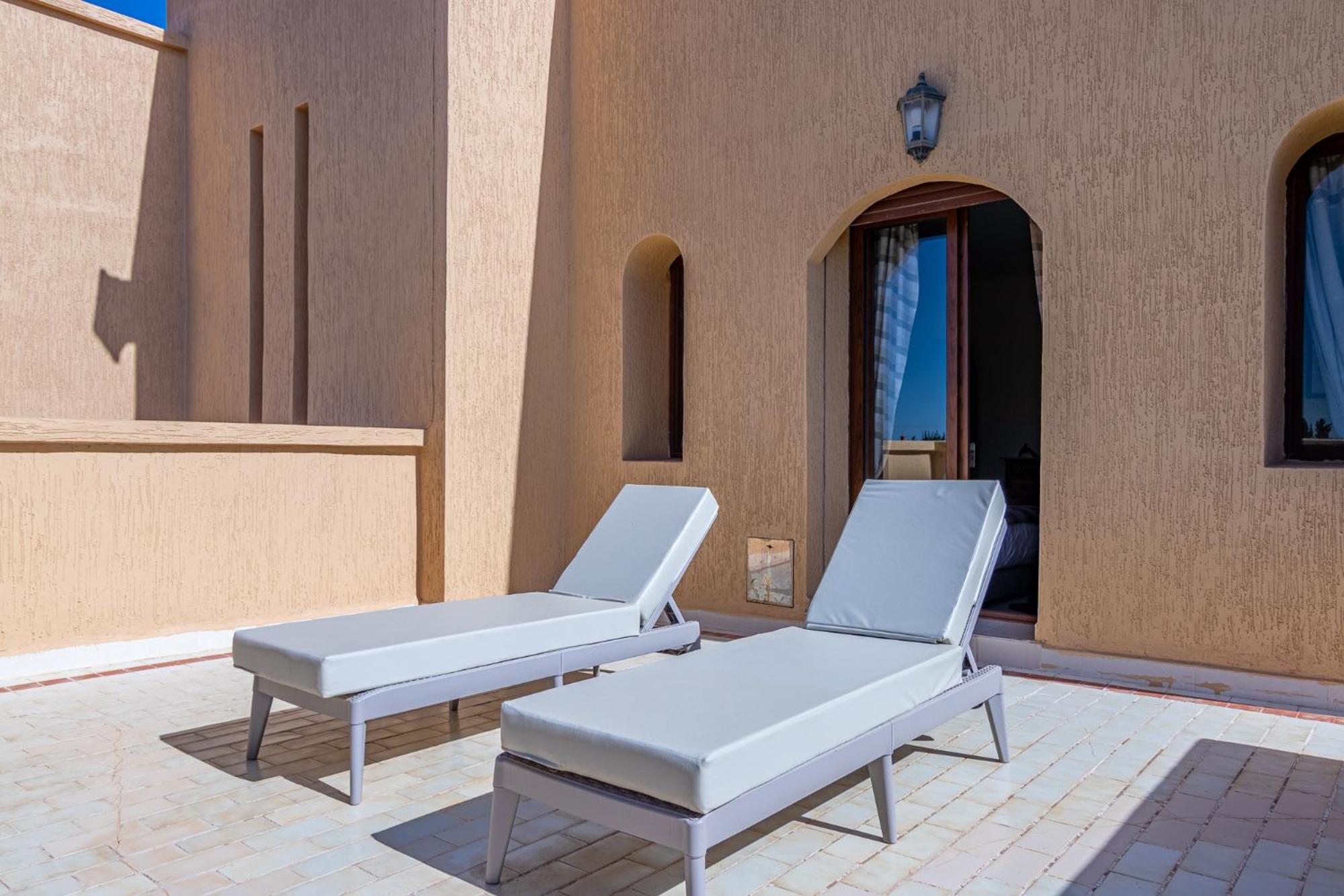 Junior Suite with Terrace - Photo 14