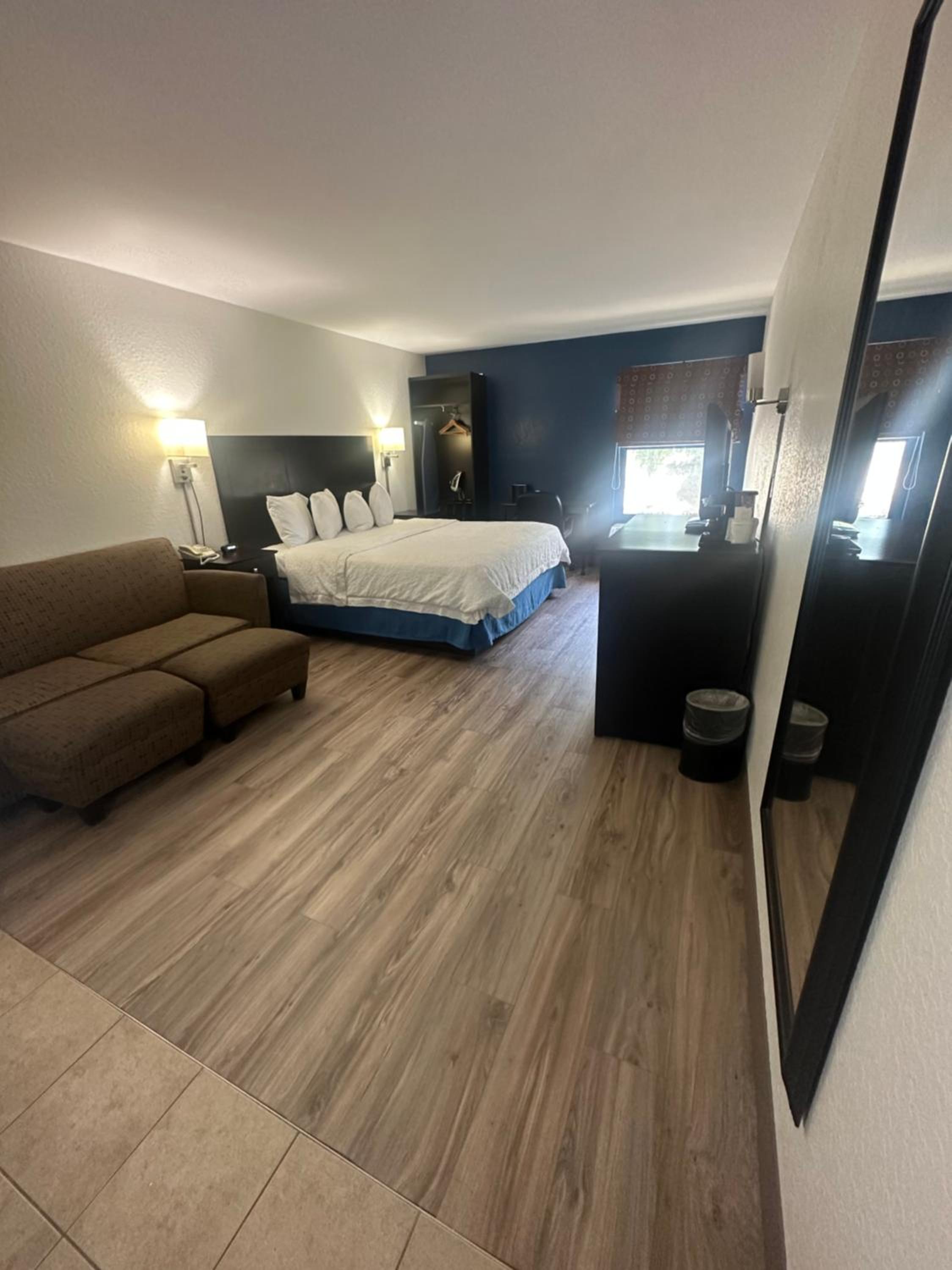 King Room With Sofa Bed - Non-Smoking photo 1