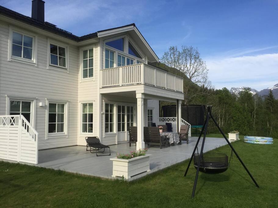Villa photo 1