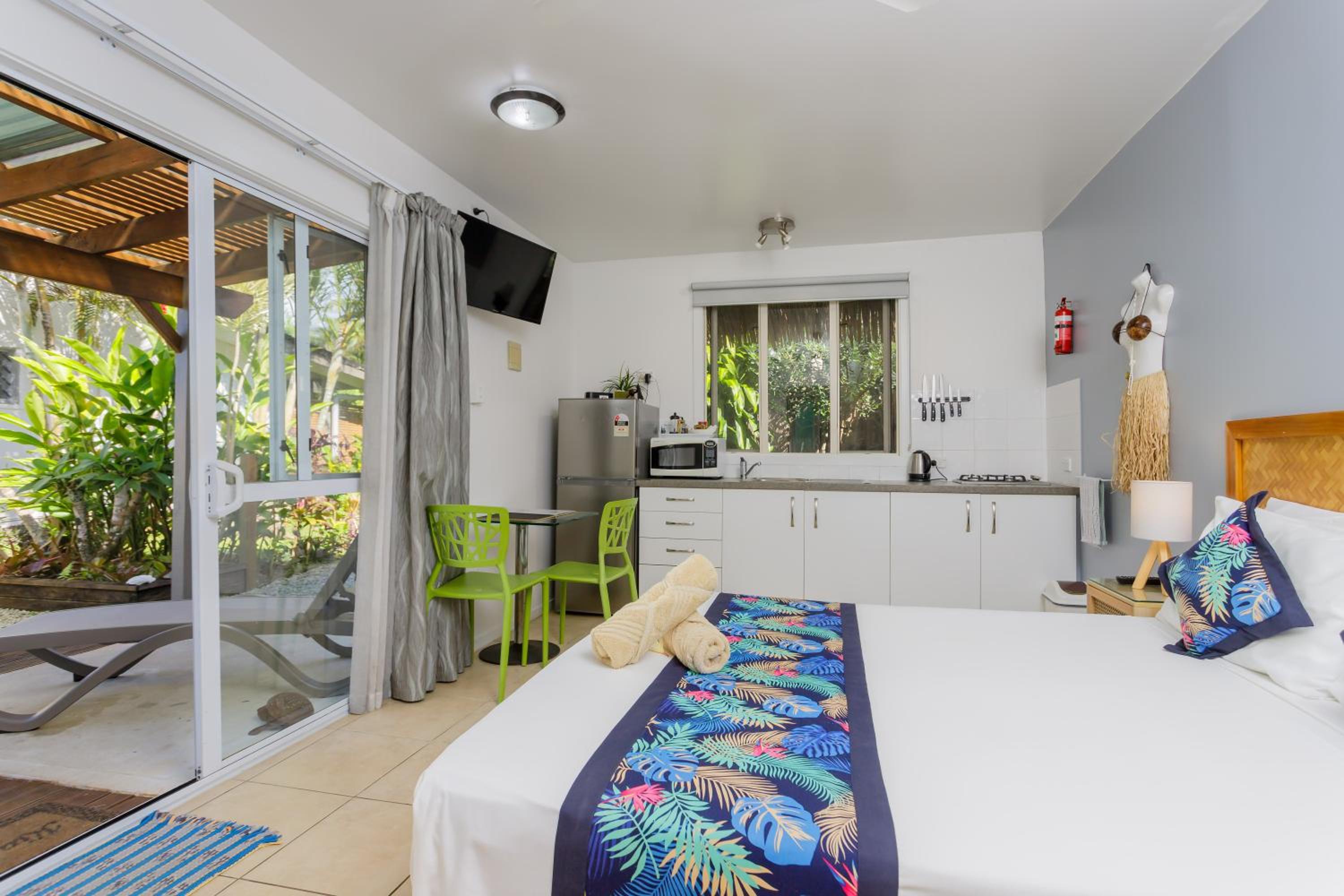 Studio Apartment with Garden View photo 3