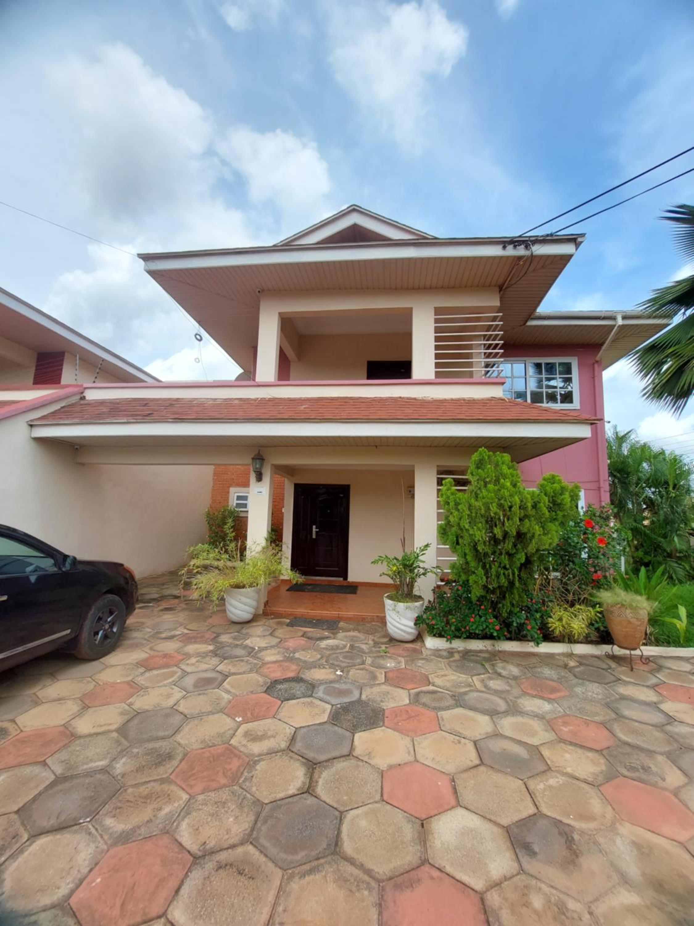 Four-Bedroom House photo 1