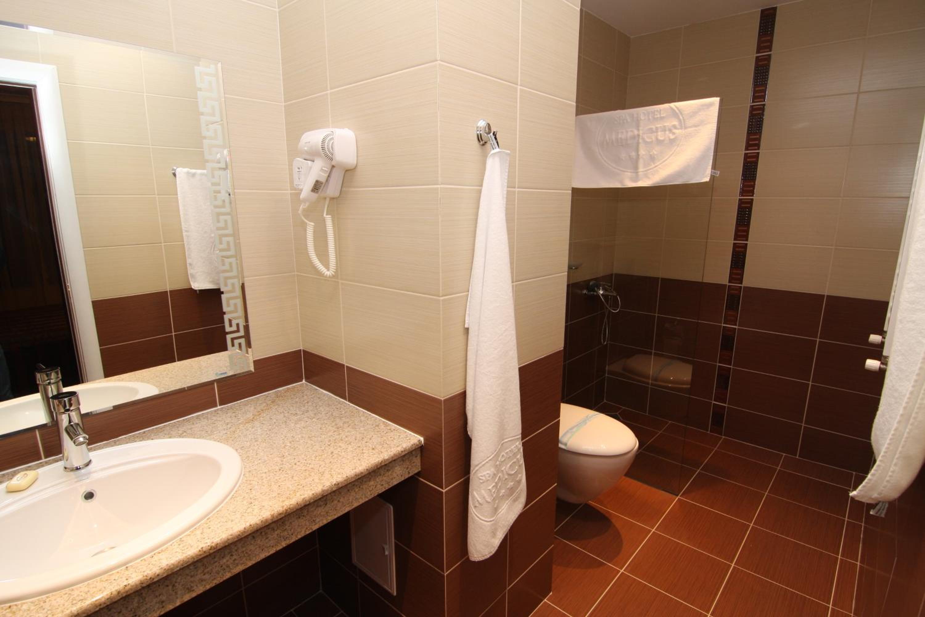 Double Room with Balcony - Photo 5