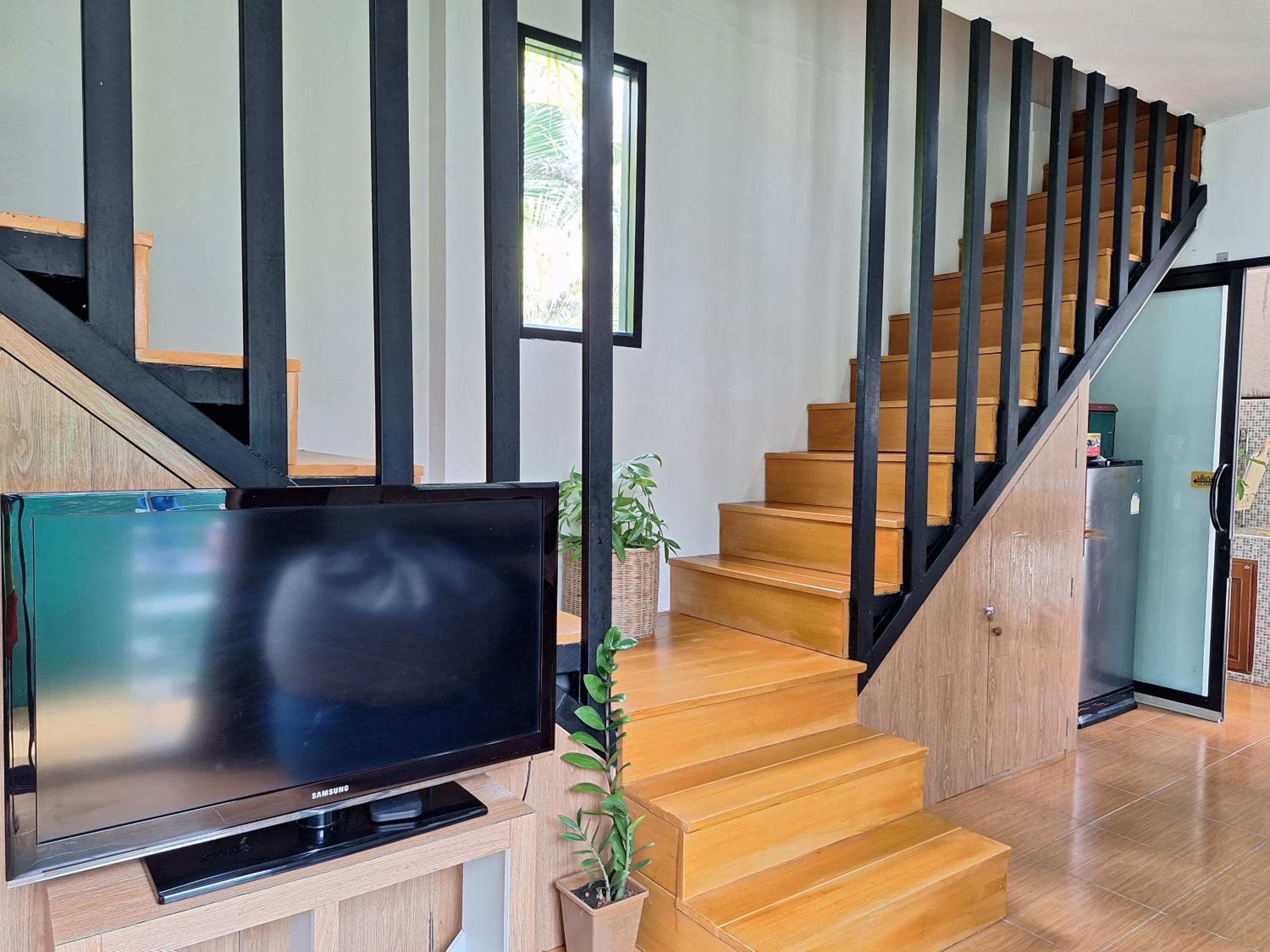 Three-Bedroom House - Photo 8