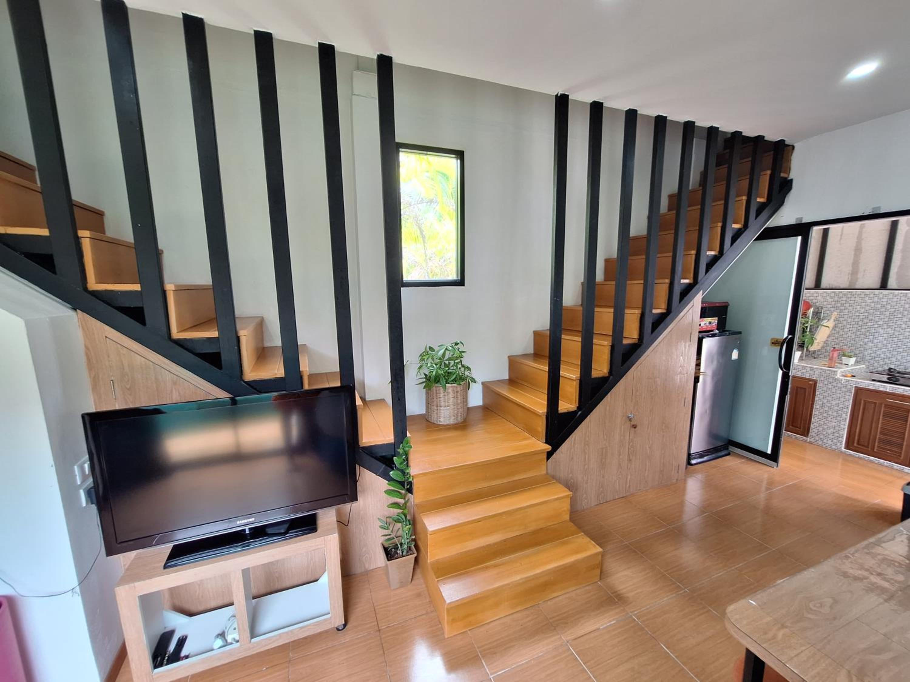Three-Bedroom House - Photo 6