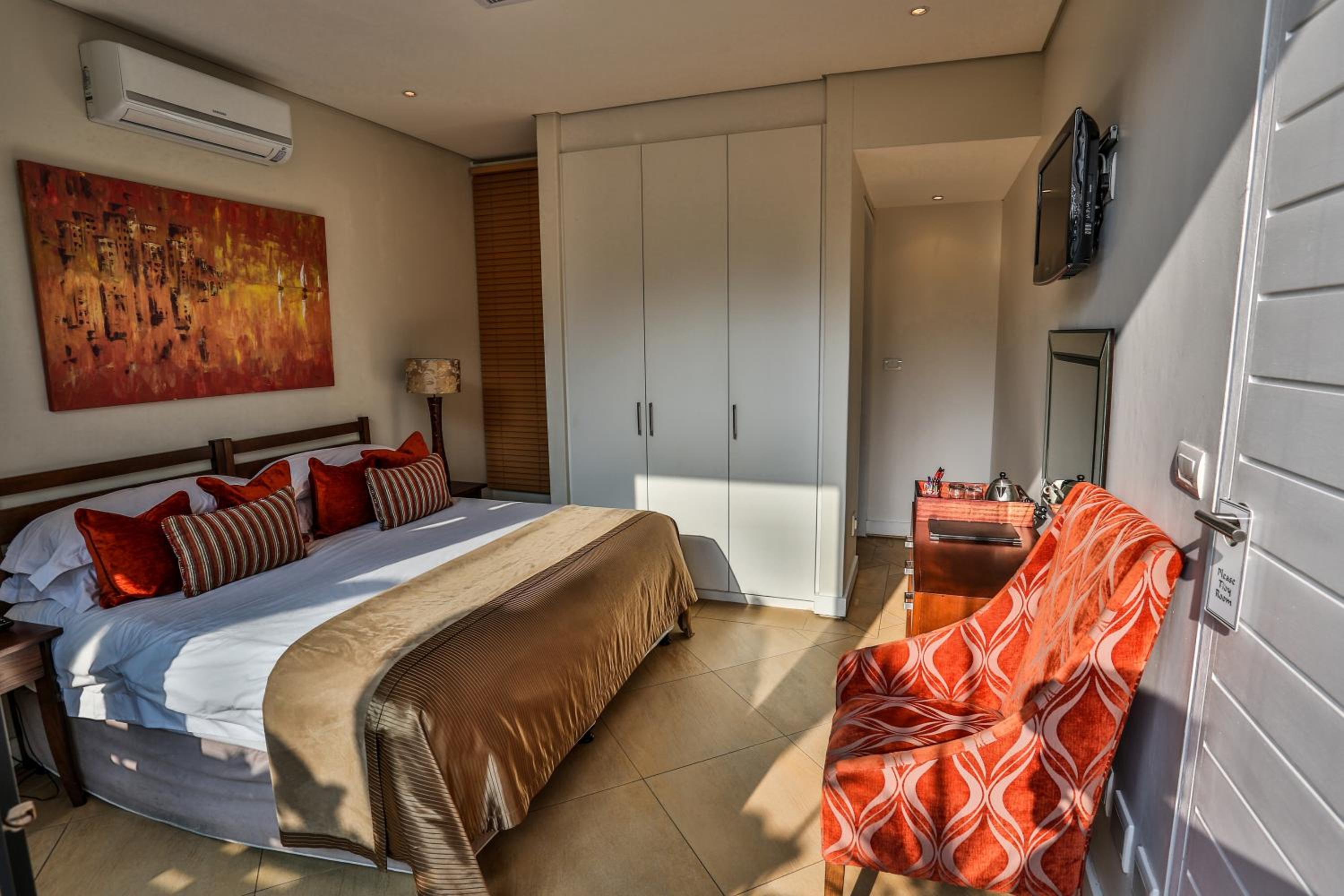 Double Room with Garden View - Photo 2